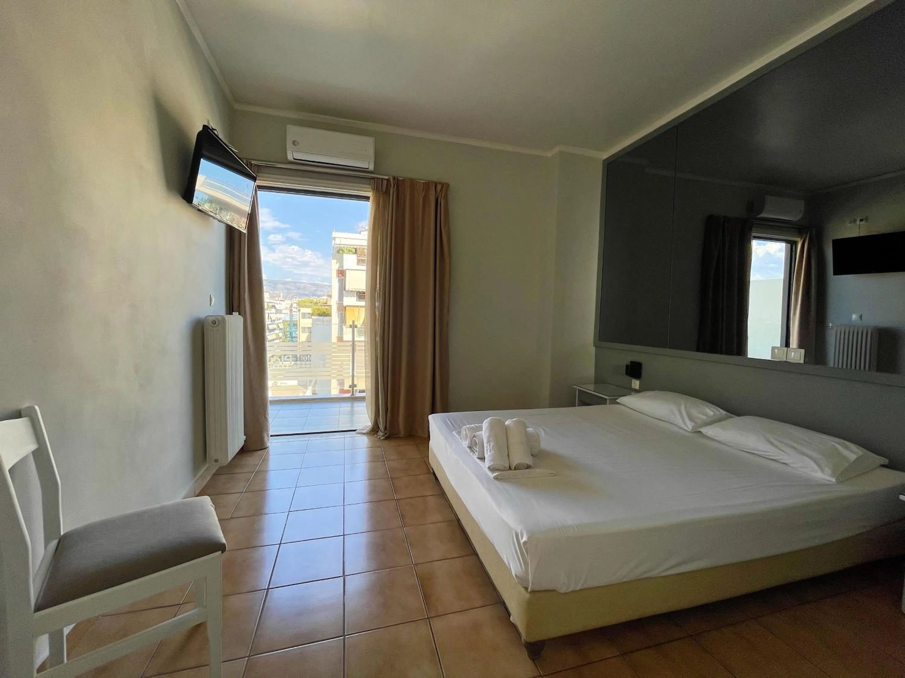 Bedroom, Bed in Platon Hotel