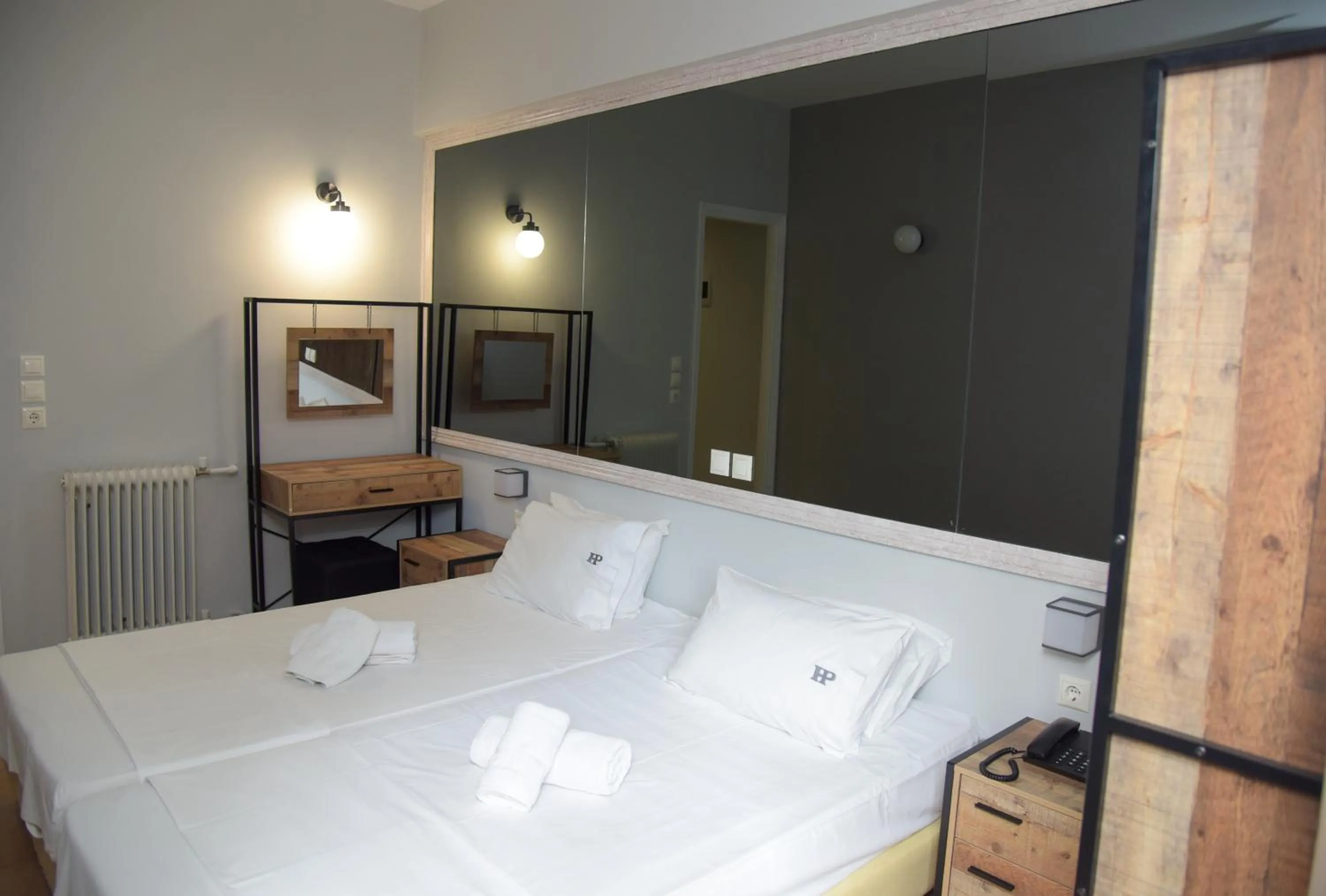 Bedroom, Bed in Platon Hotel