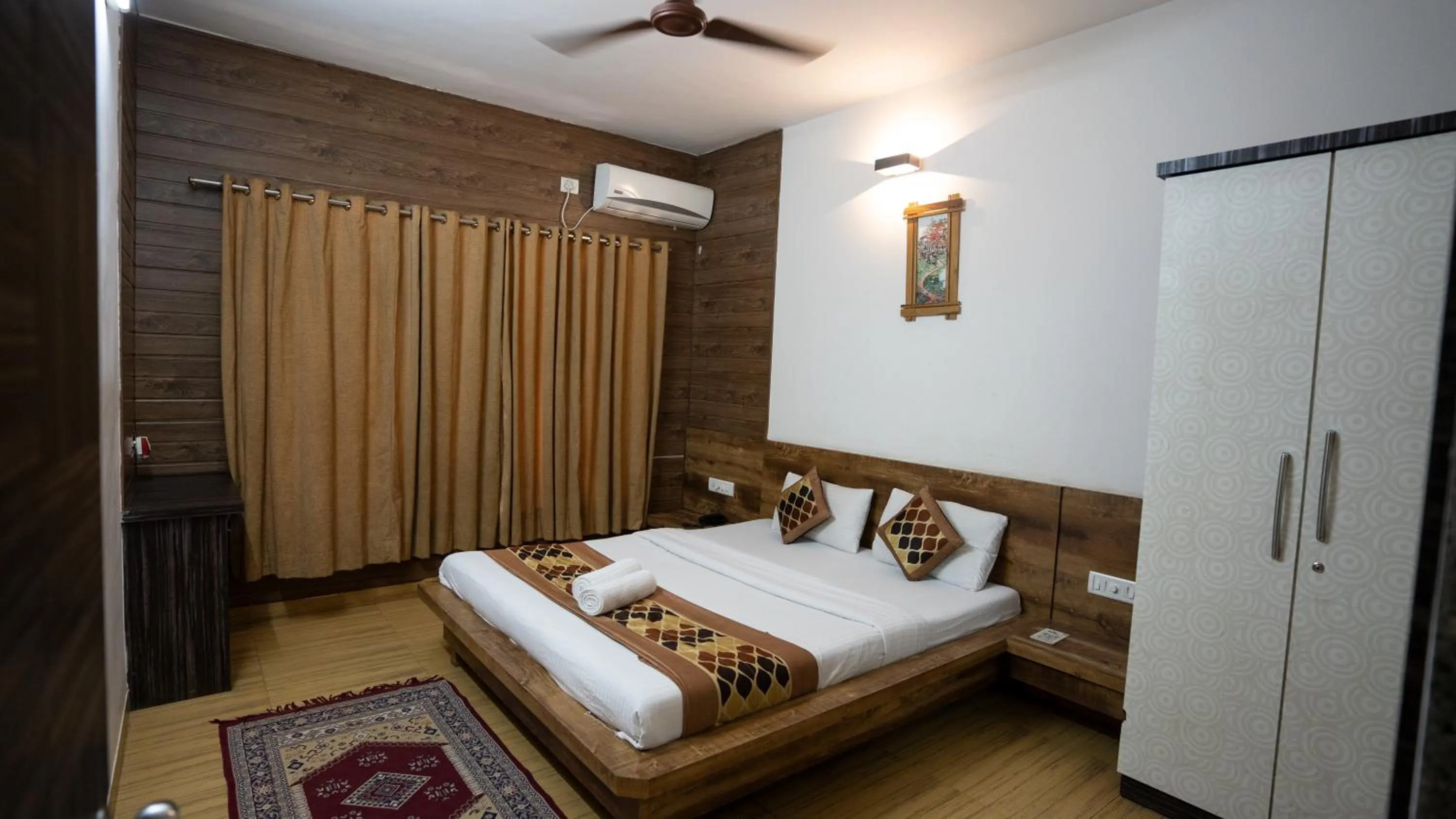 Bedroom, Bed in Ruturaj Inn Alibag