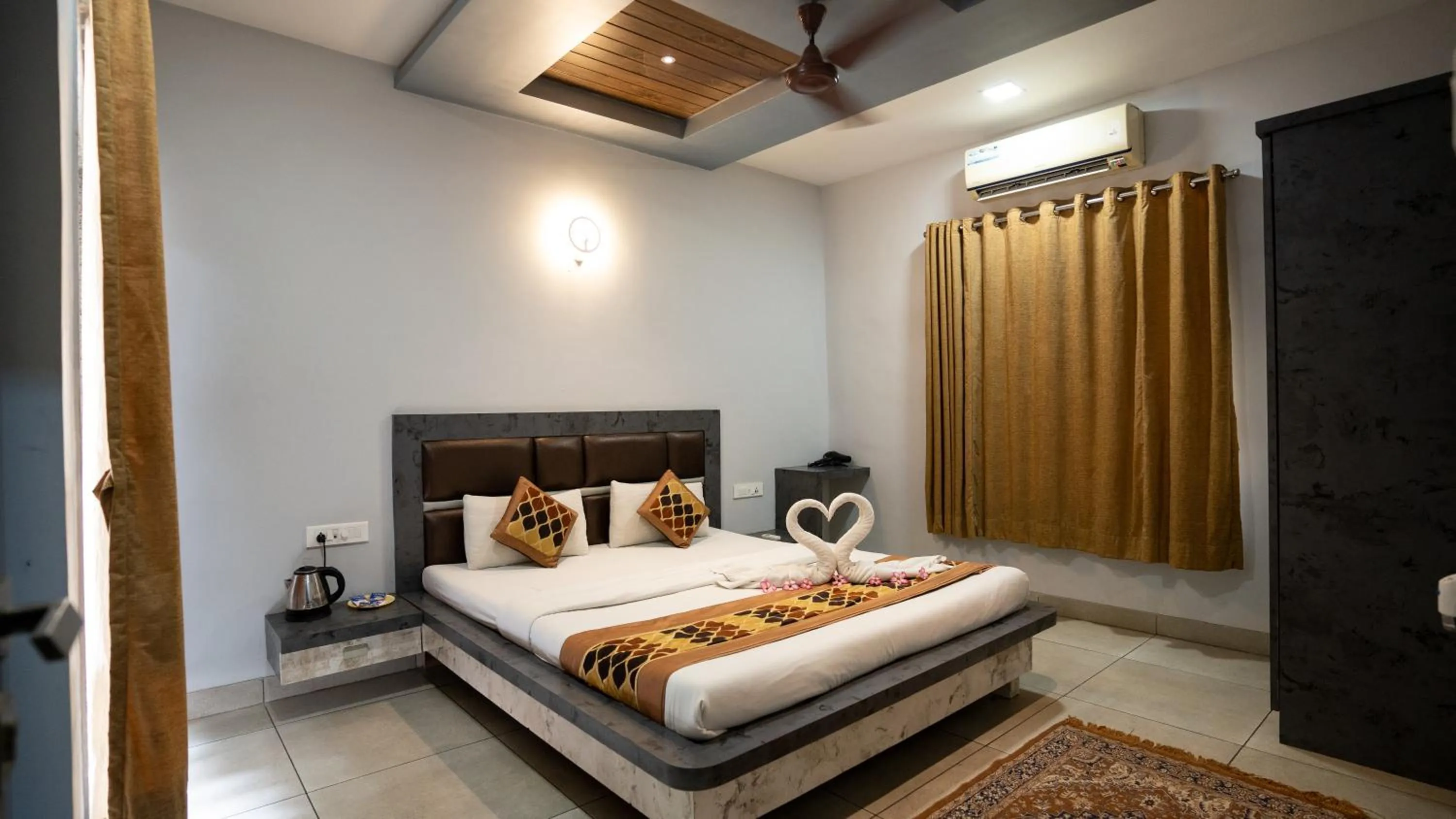 Bedroom, Bed in Ruturaj Inn Alibag