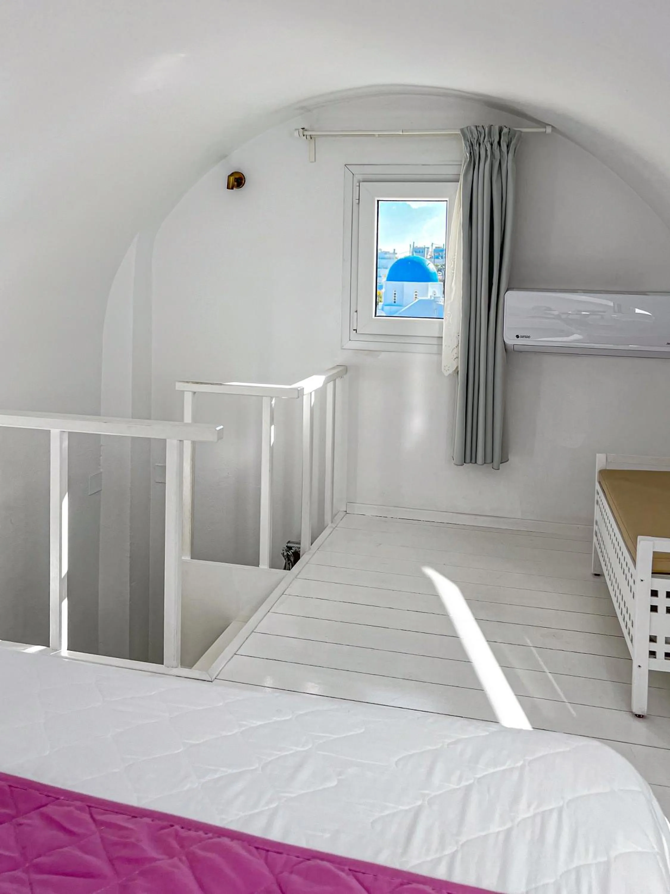 Bed in Reverie Santorini Hotel