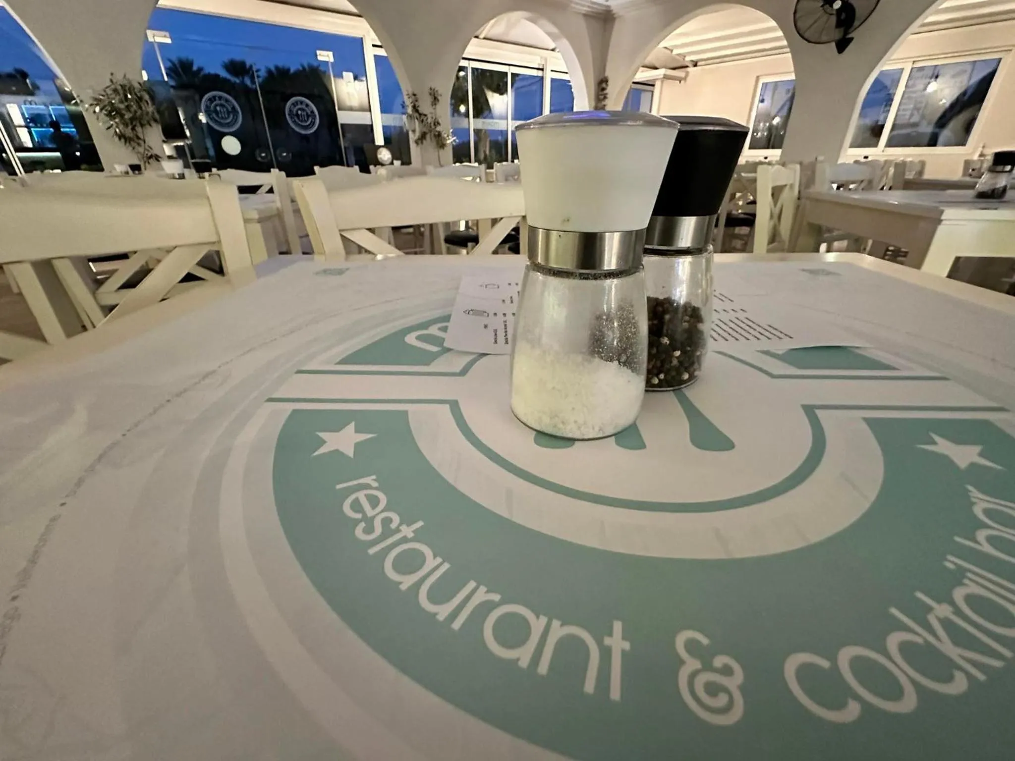 Restaurant/places to eat in Castro Hotel