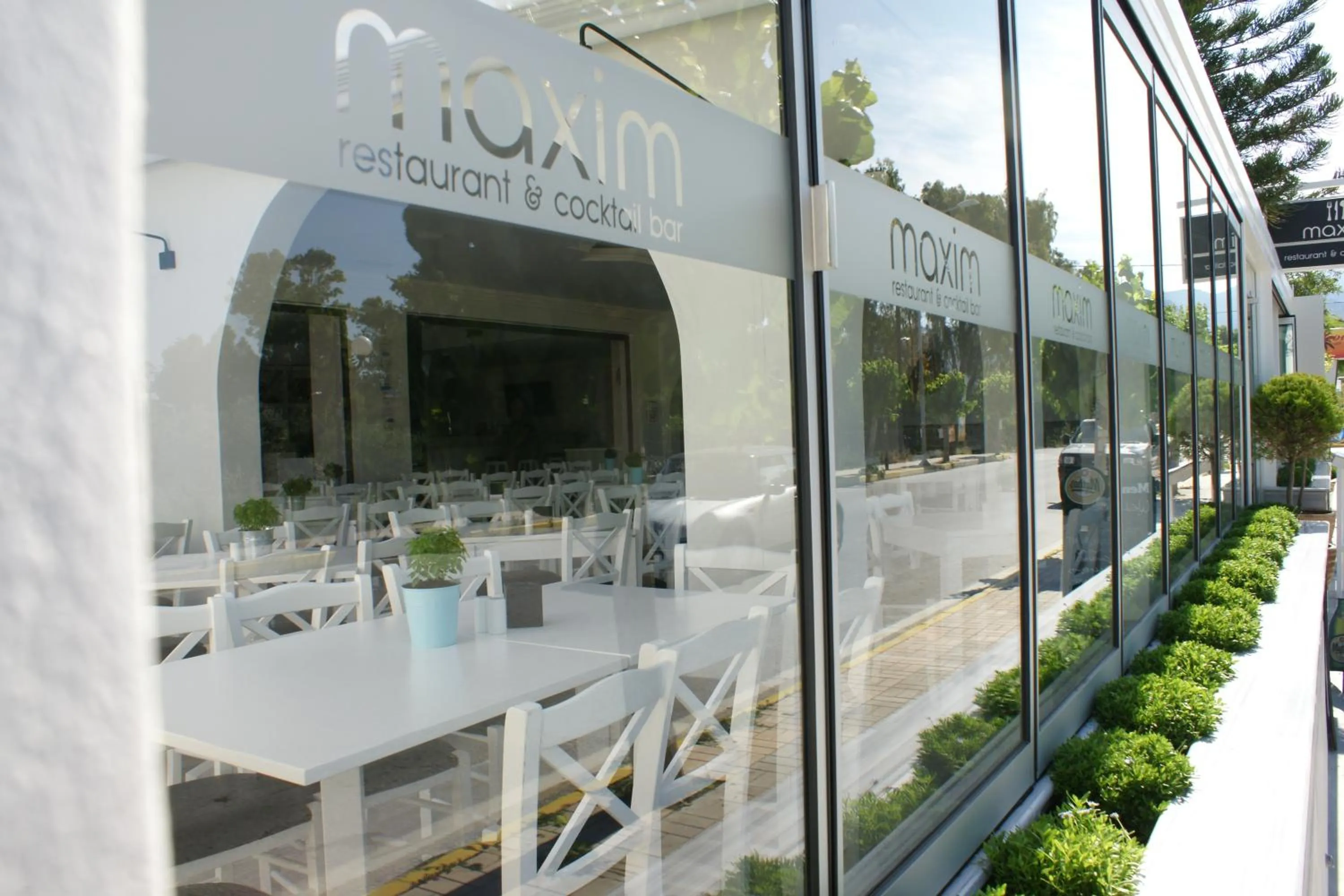 Restaurant/places to eat in Castro Hotel