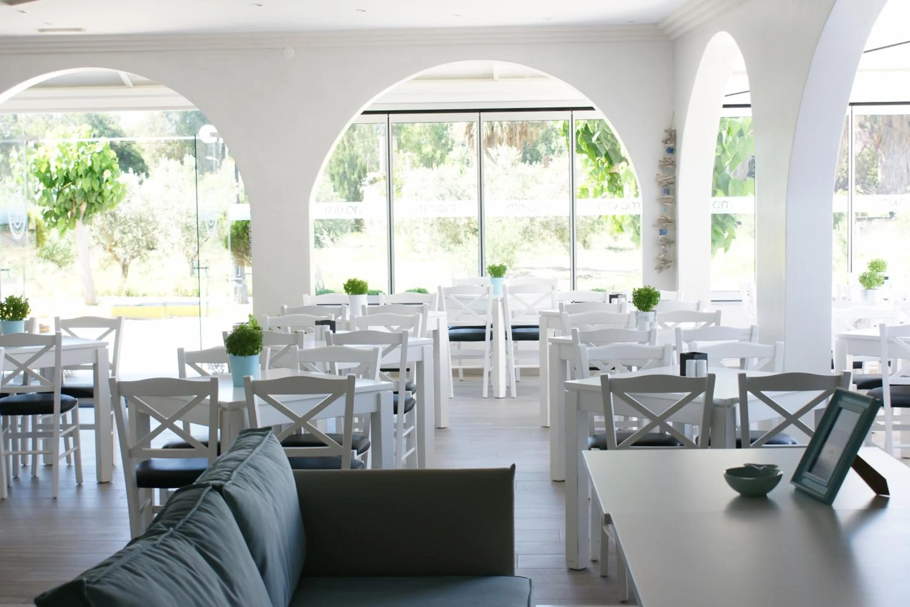 Restaurant/places to eat in Castro Hotel