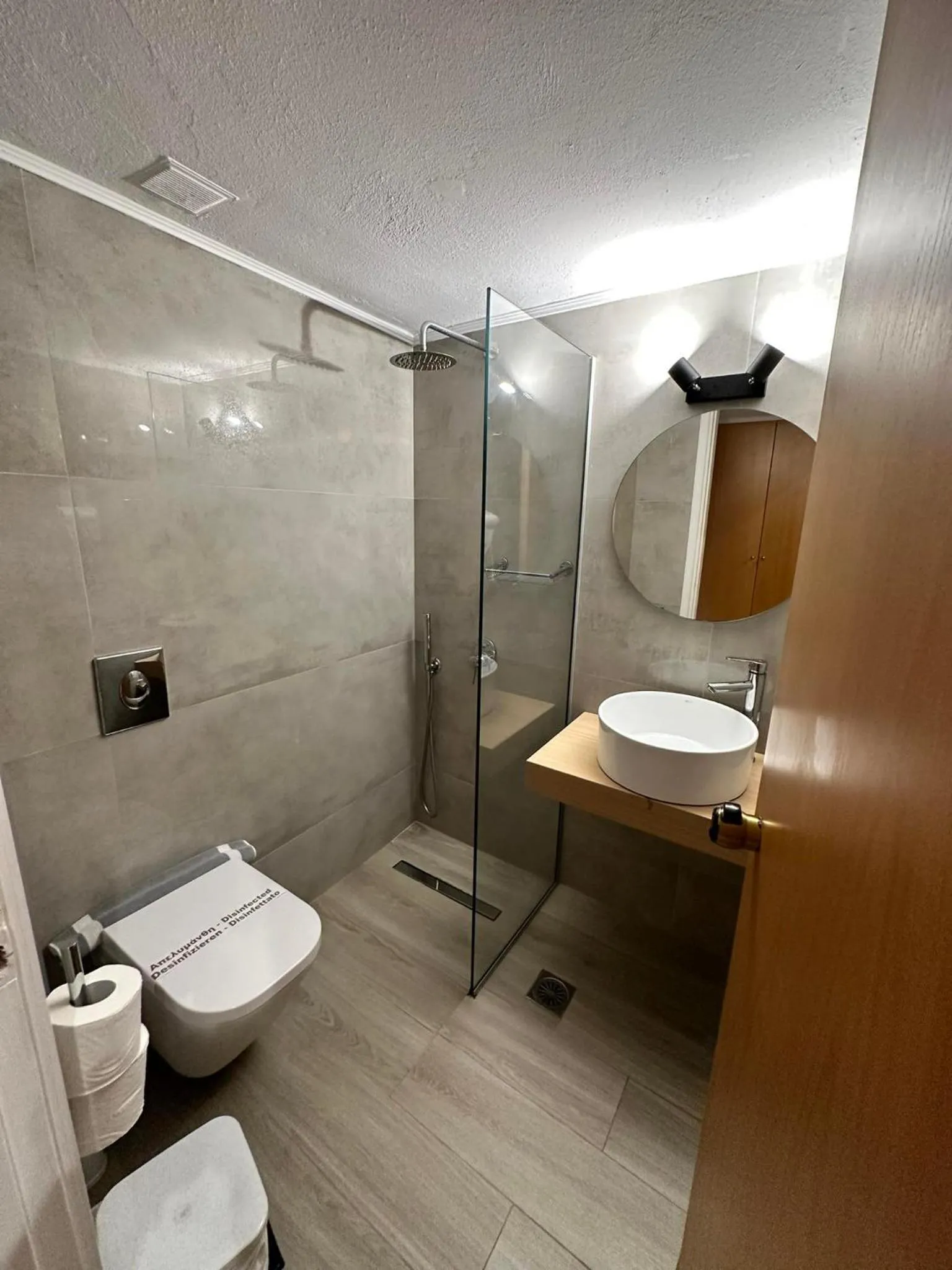 Shower in Castro Hotel