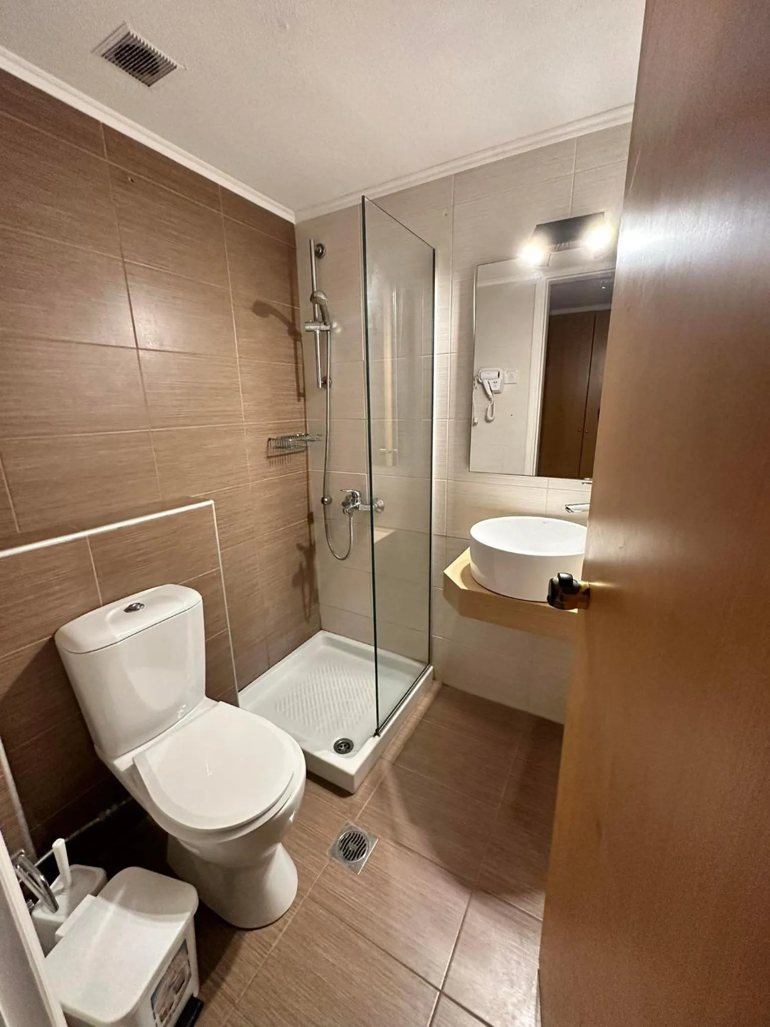 Shower in Castro Hotel