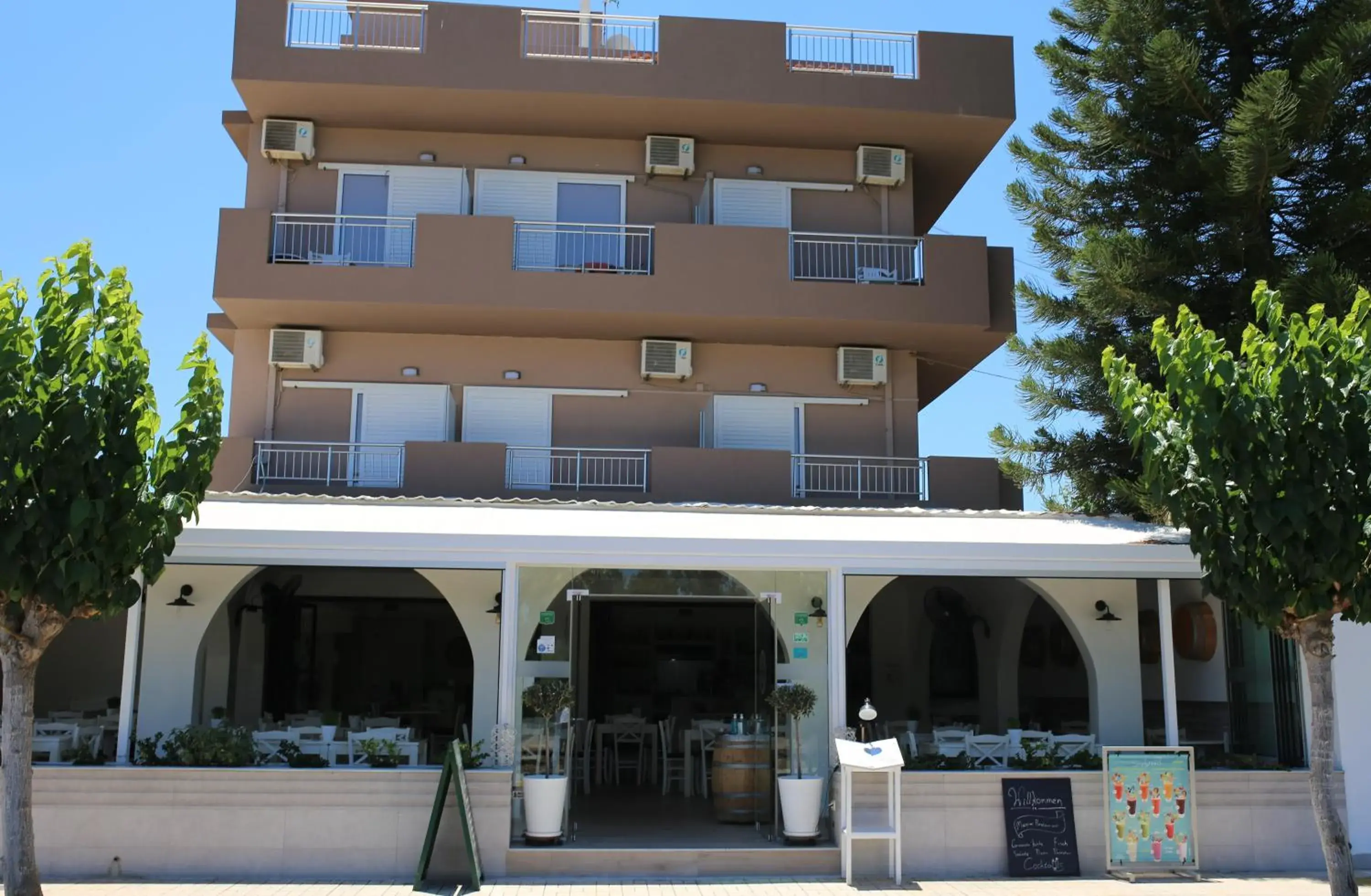 Property building in Castro Hotel Property building in Castro Hotel