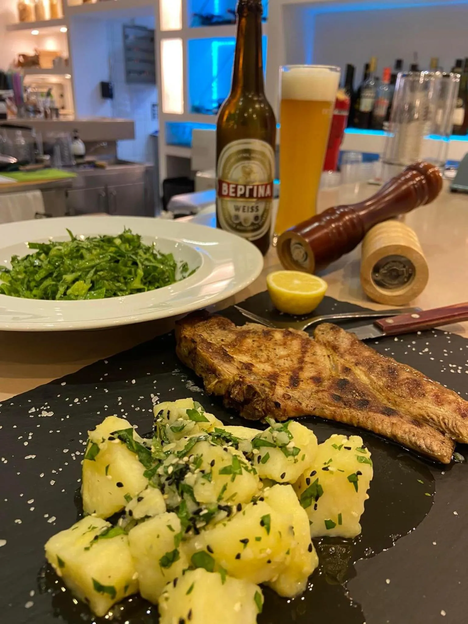 Restaurant/places to eat in Castro Hotel