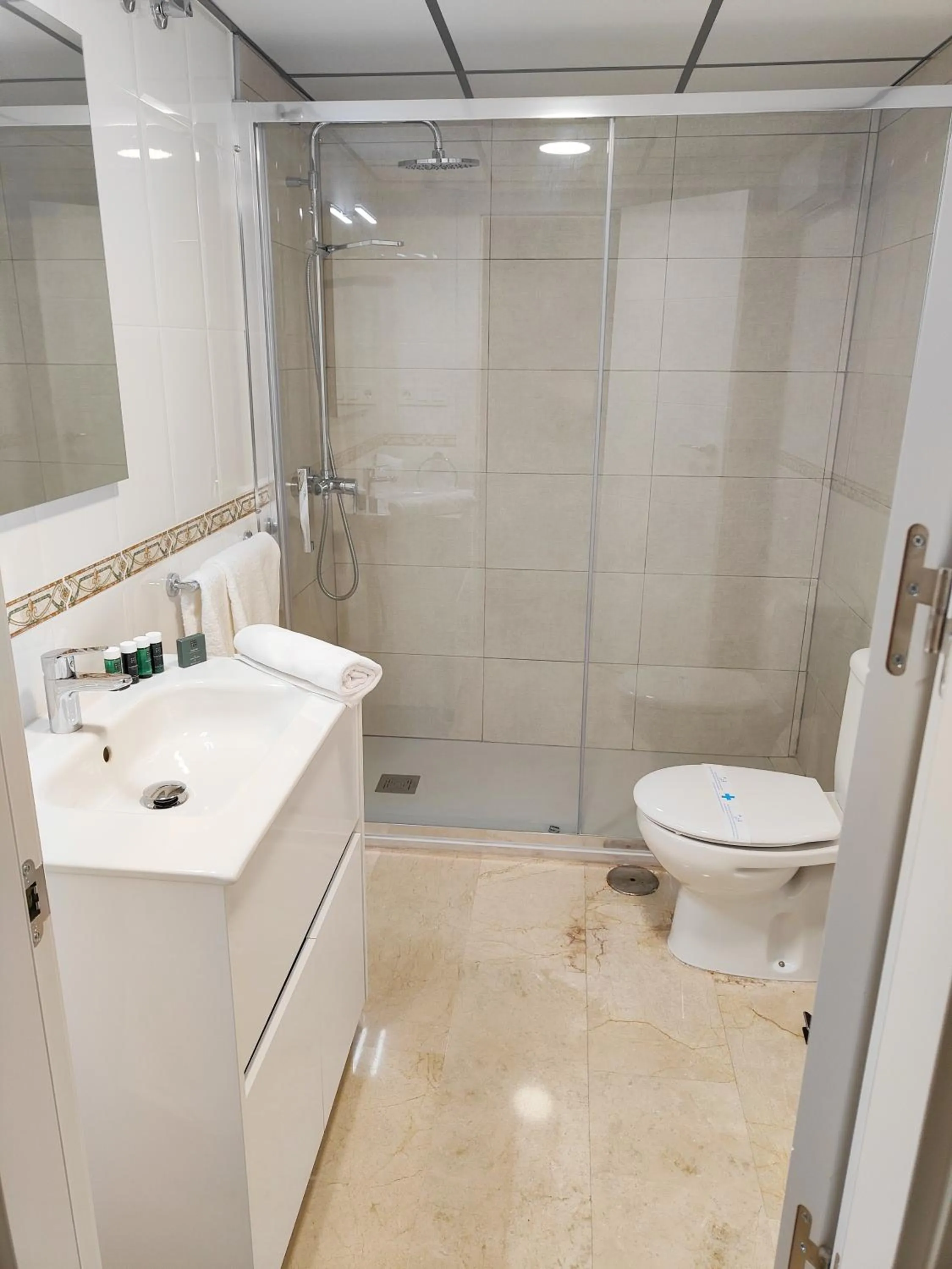 Shower in Nacavi Albir Aparthotel