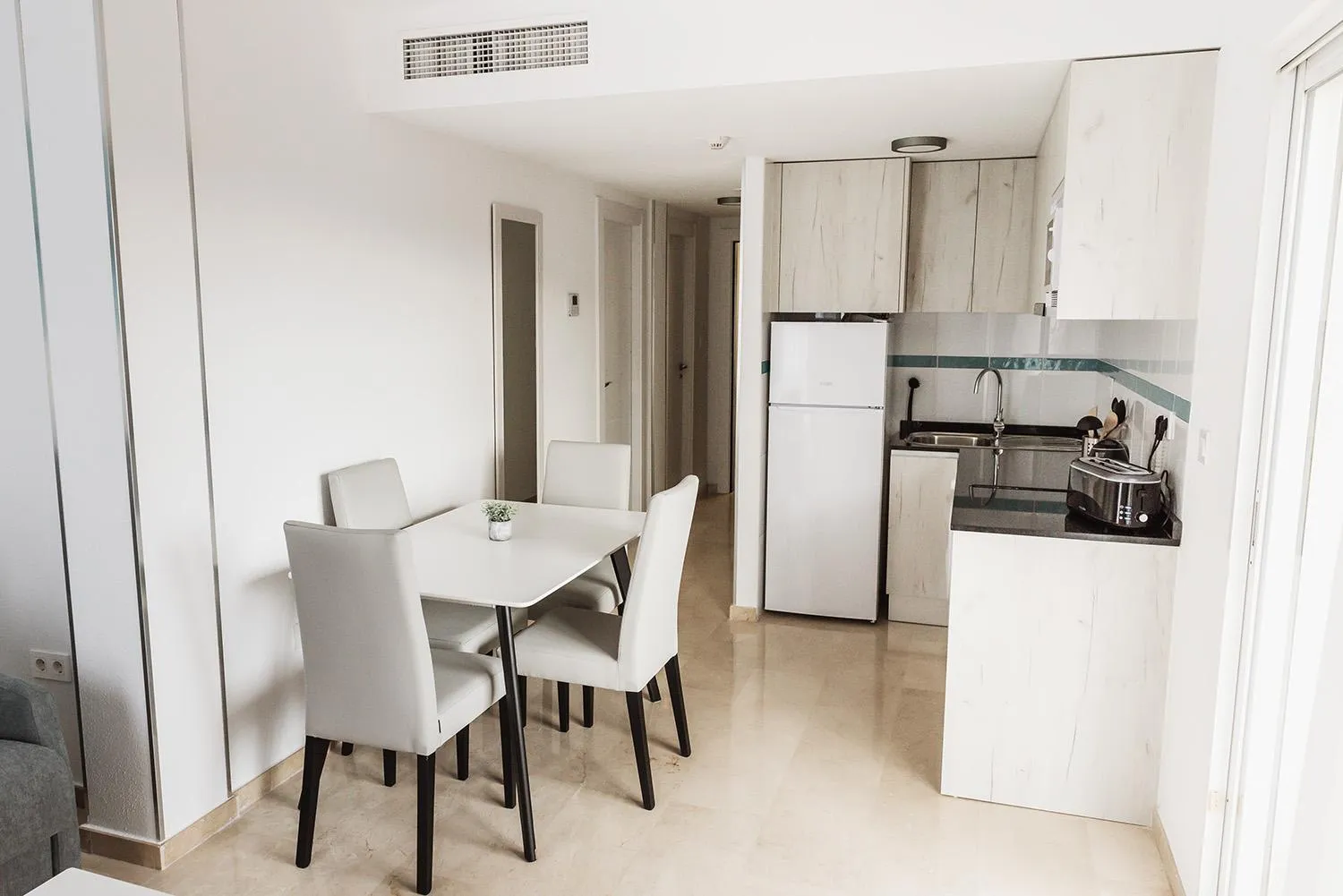 Kitchen or kitchenette in Nacavi Albir Aparthotel