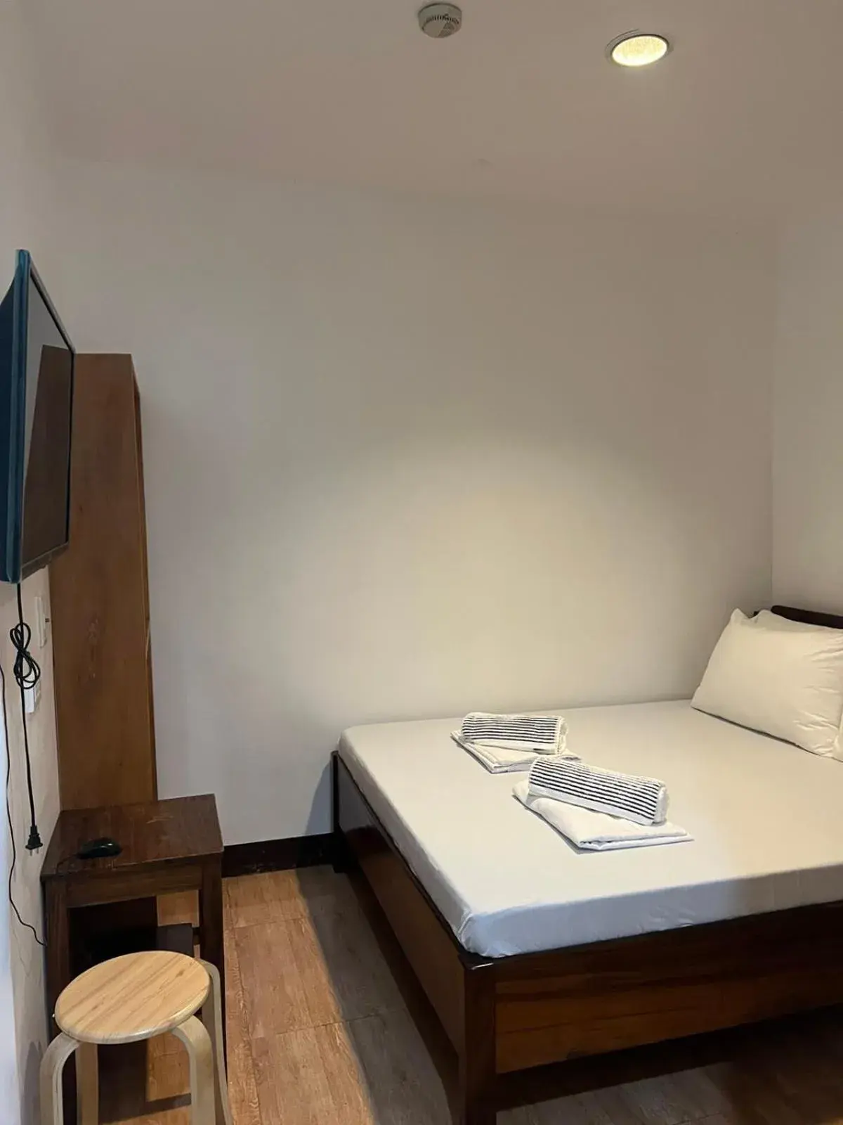 Bed in Sonora's Inn, Coron Bed in Sonora's Inn, Coron