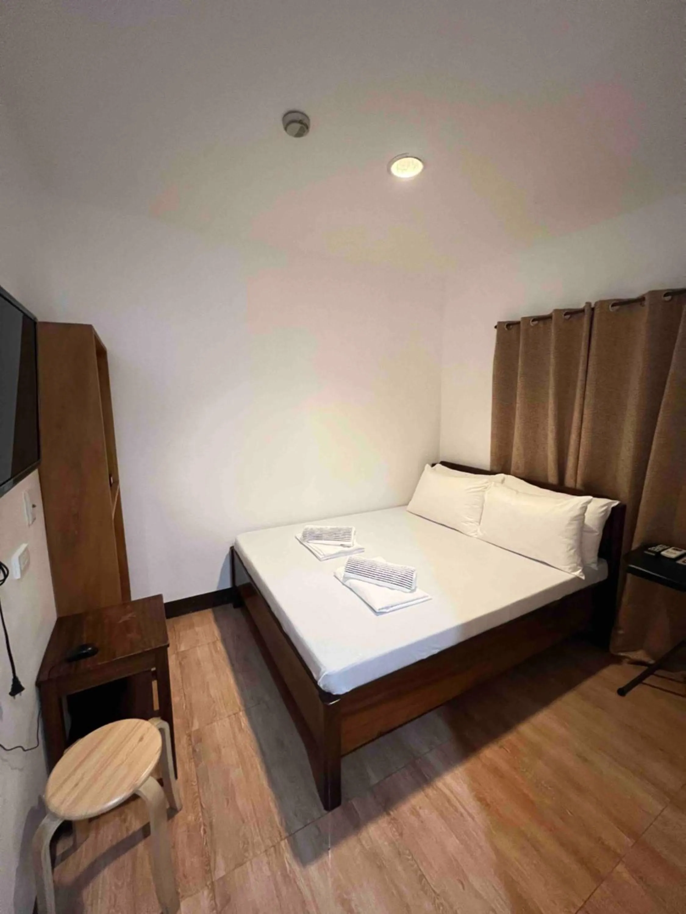 Bed in Sonora's Inn, Coron