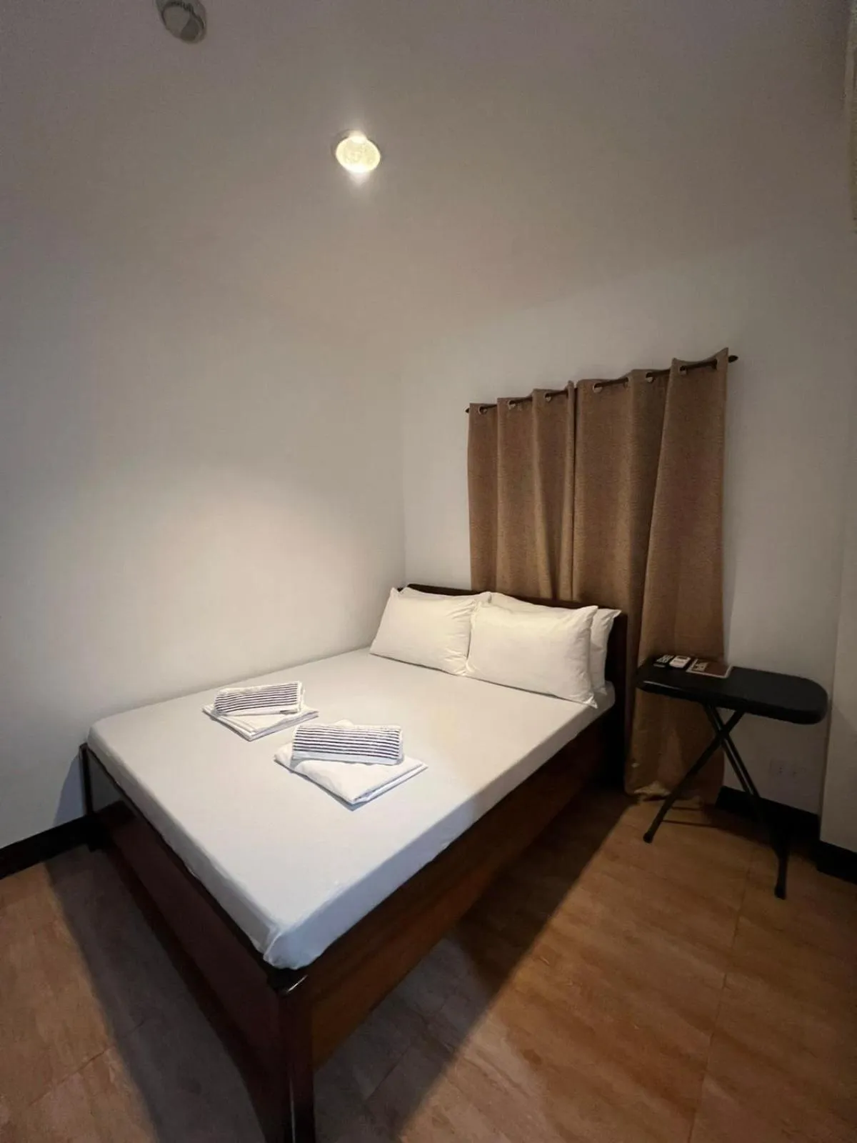 Bed in Sonora's Inn, Coron