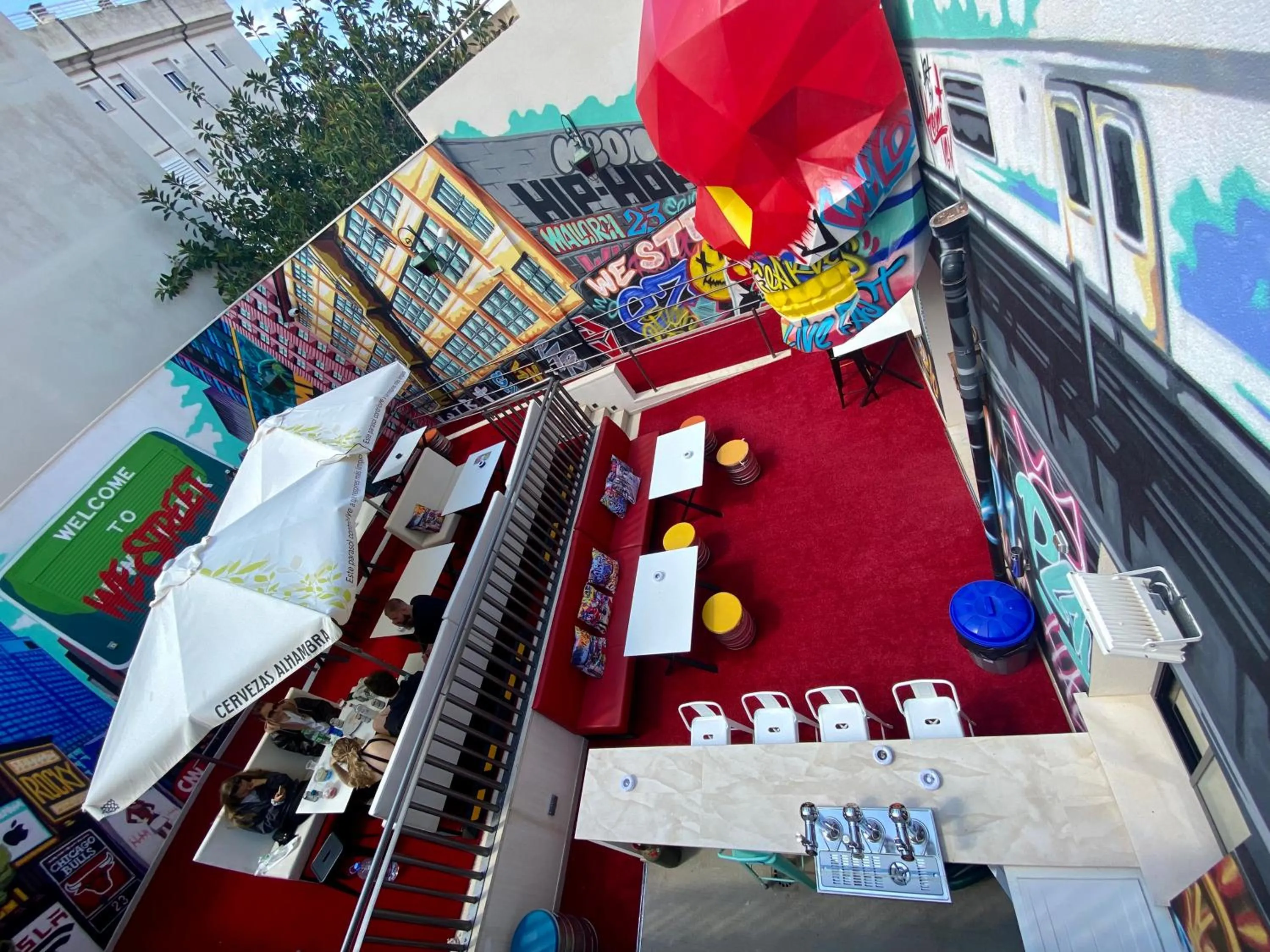 We Street Hostel - Albergue