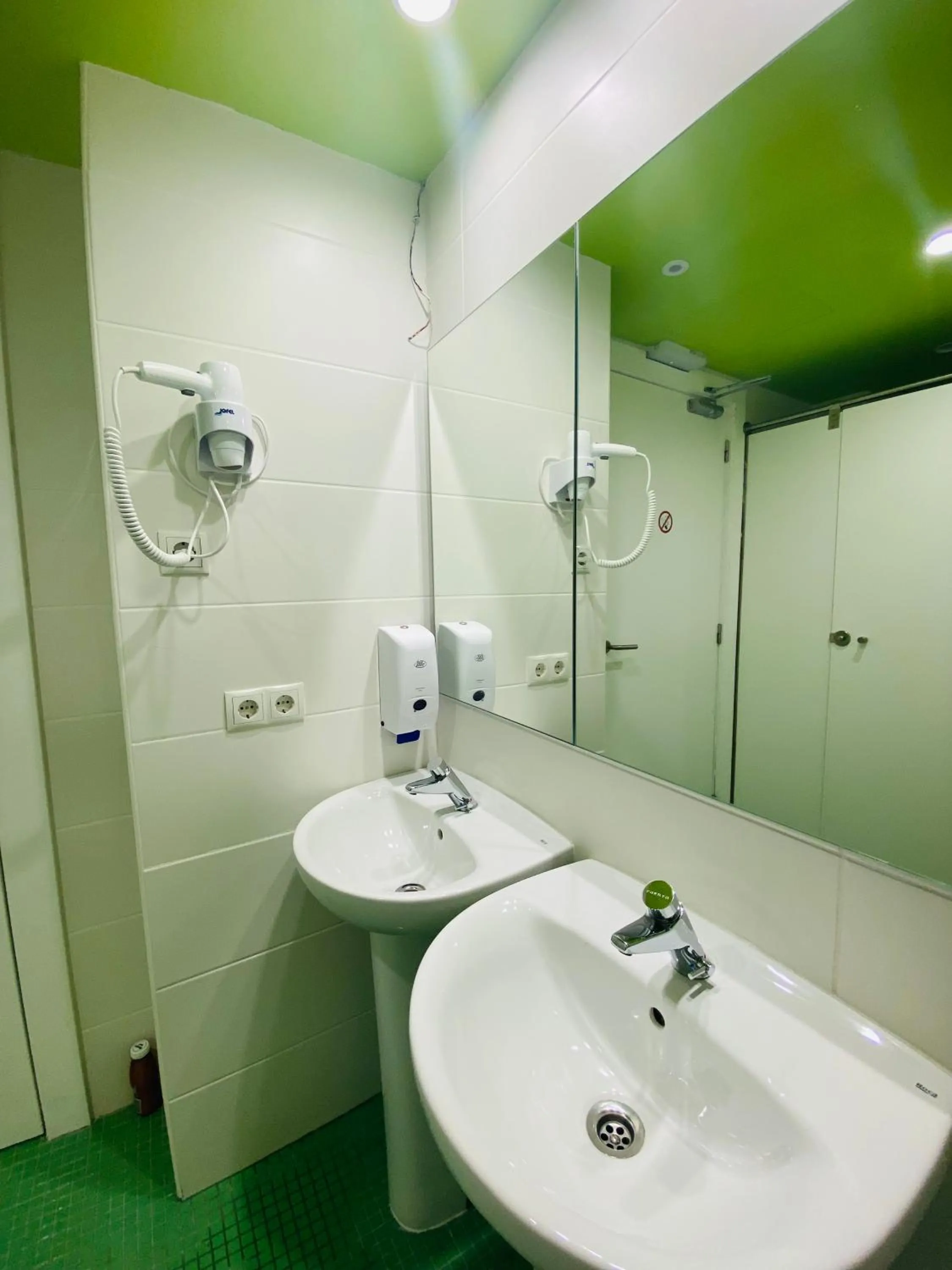 We Street Hostel - Albergue