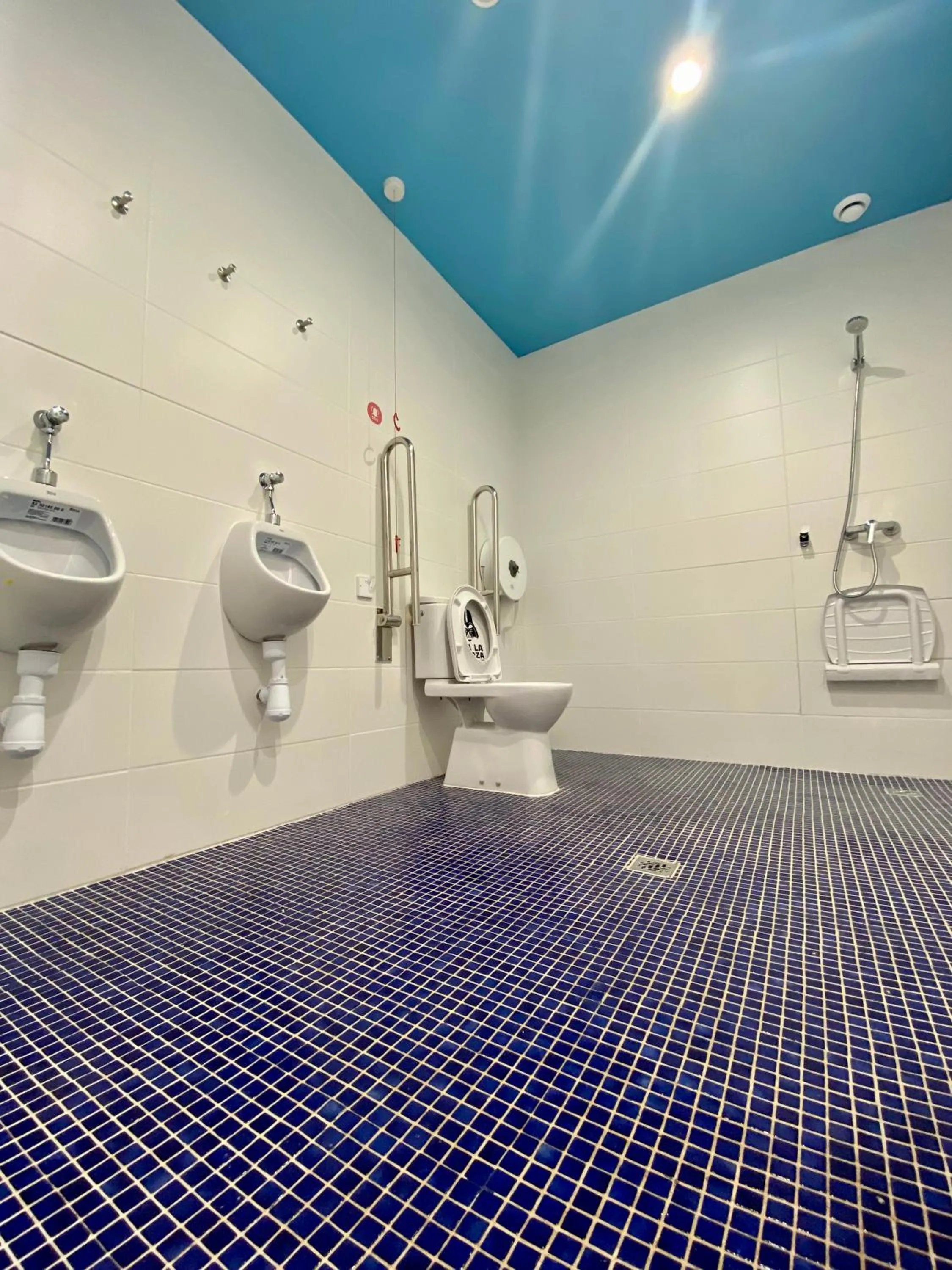 We Street Hostel - Albergue