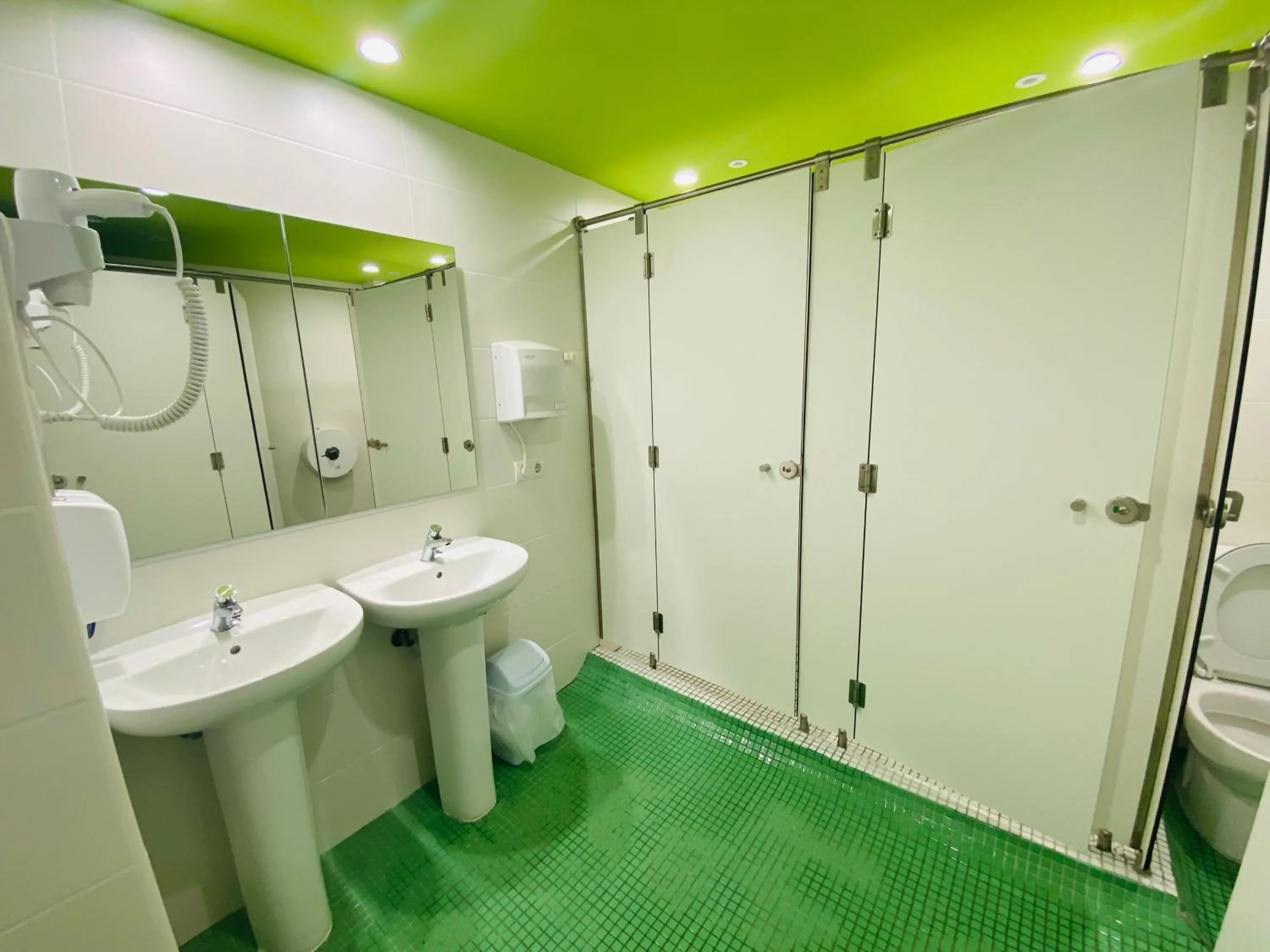 We Street Hostel - Albergue