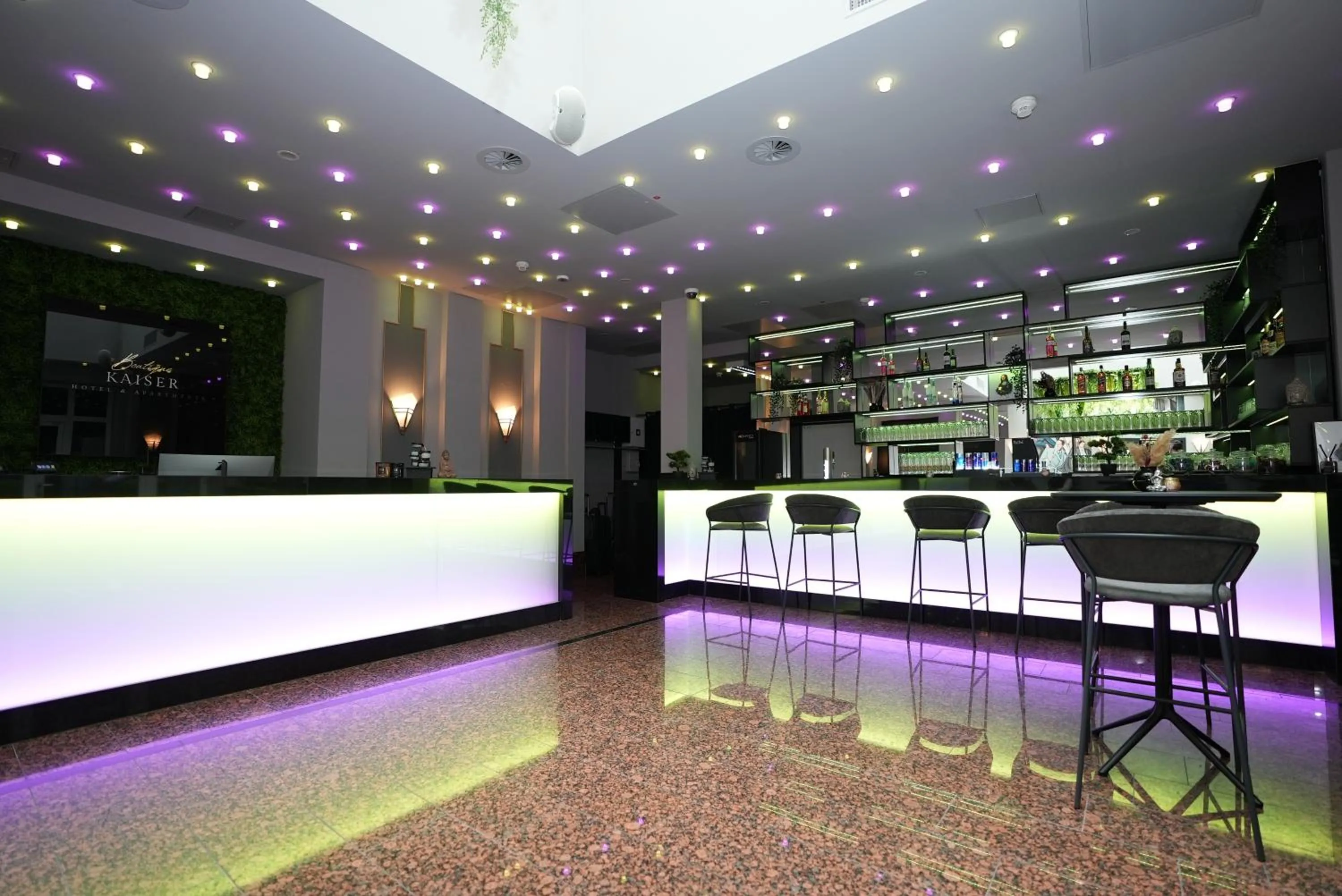 Lobby or reception in Boutique Kaiser - Hotel & Apartments
