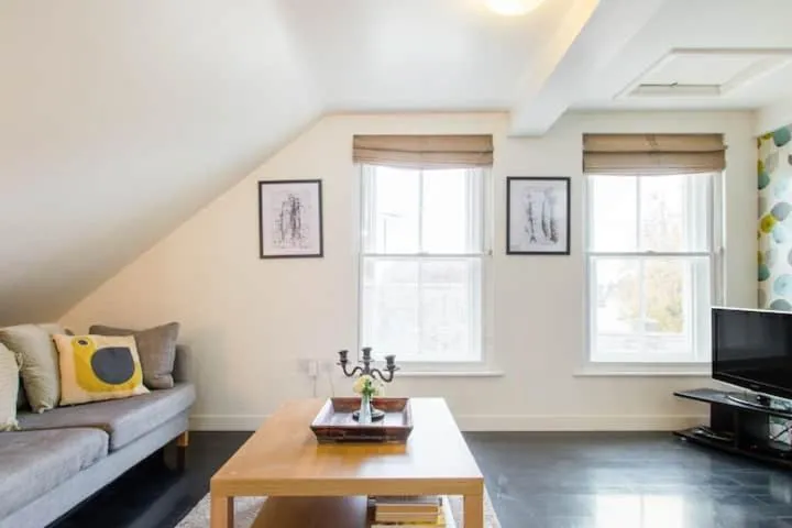 Stylish loft apartment moments from beach by Whitstable-Holidays, Bowline
