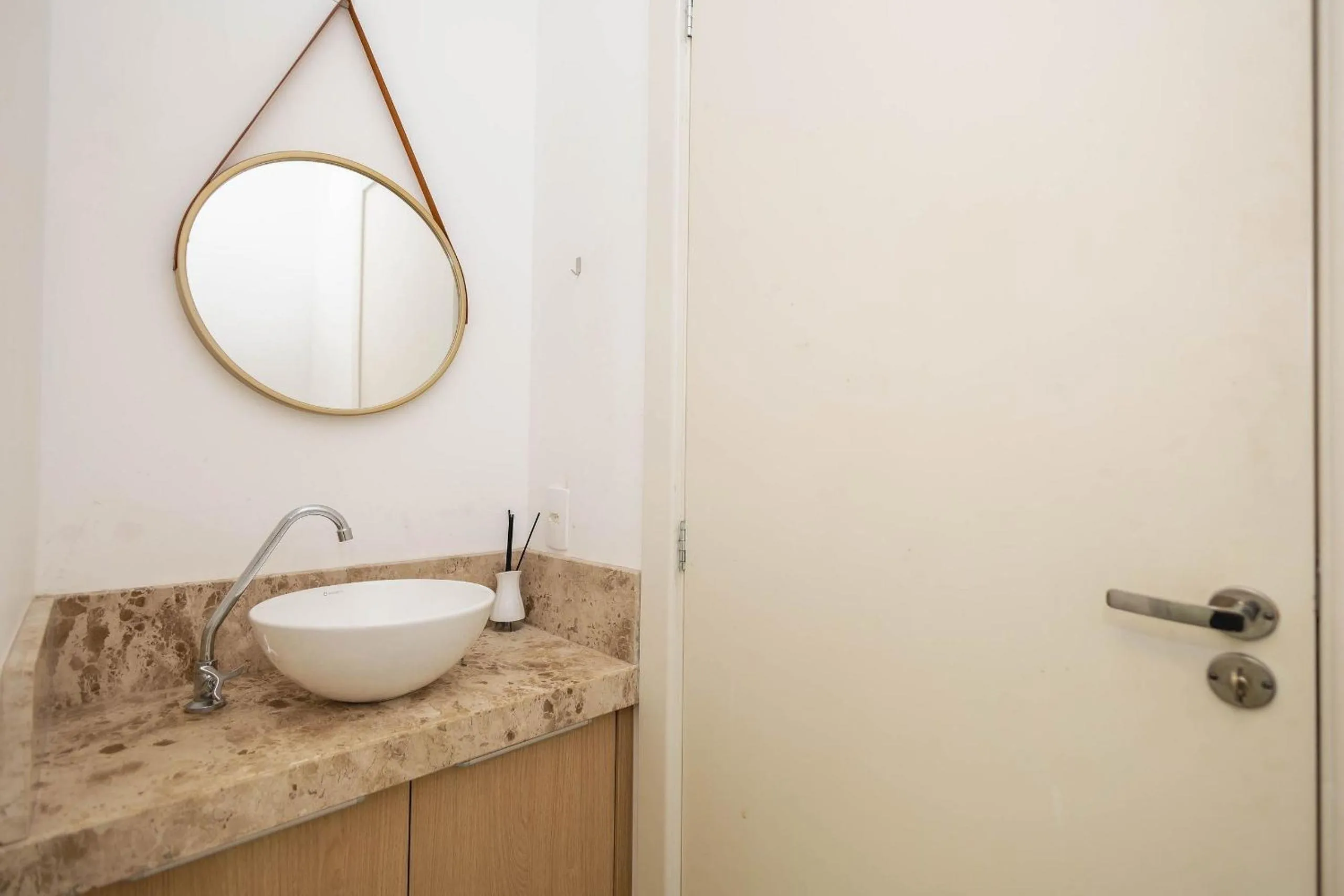 Bathroom in Completa casa apenas 700m da praia