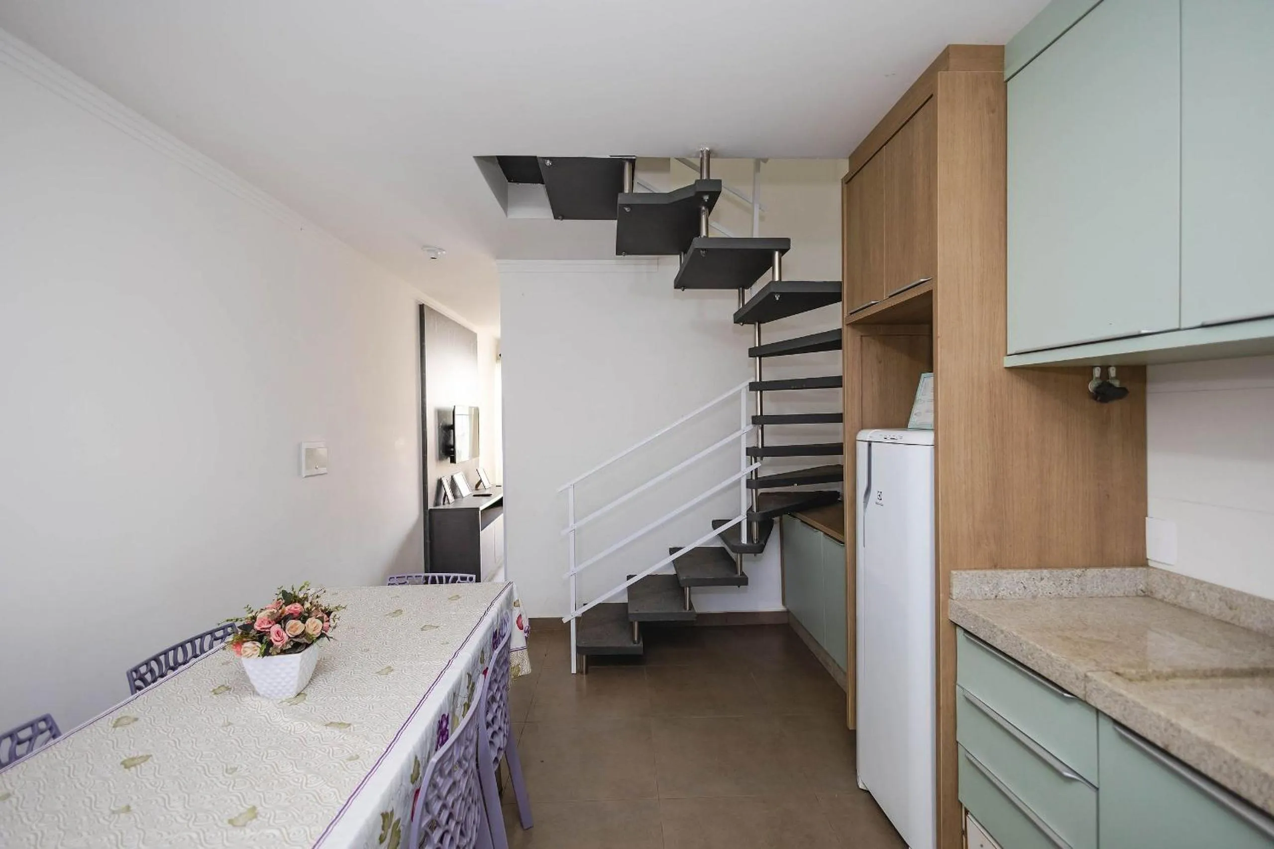 Kitchen or kitchenette in Completa casa apenas 700m da praia