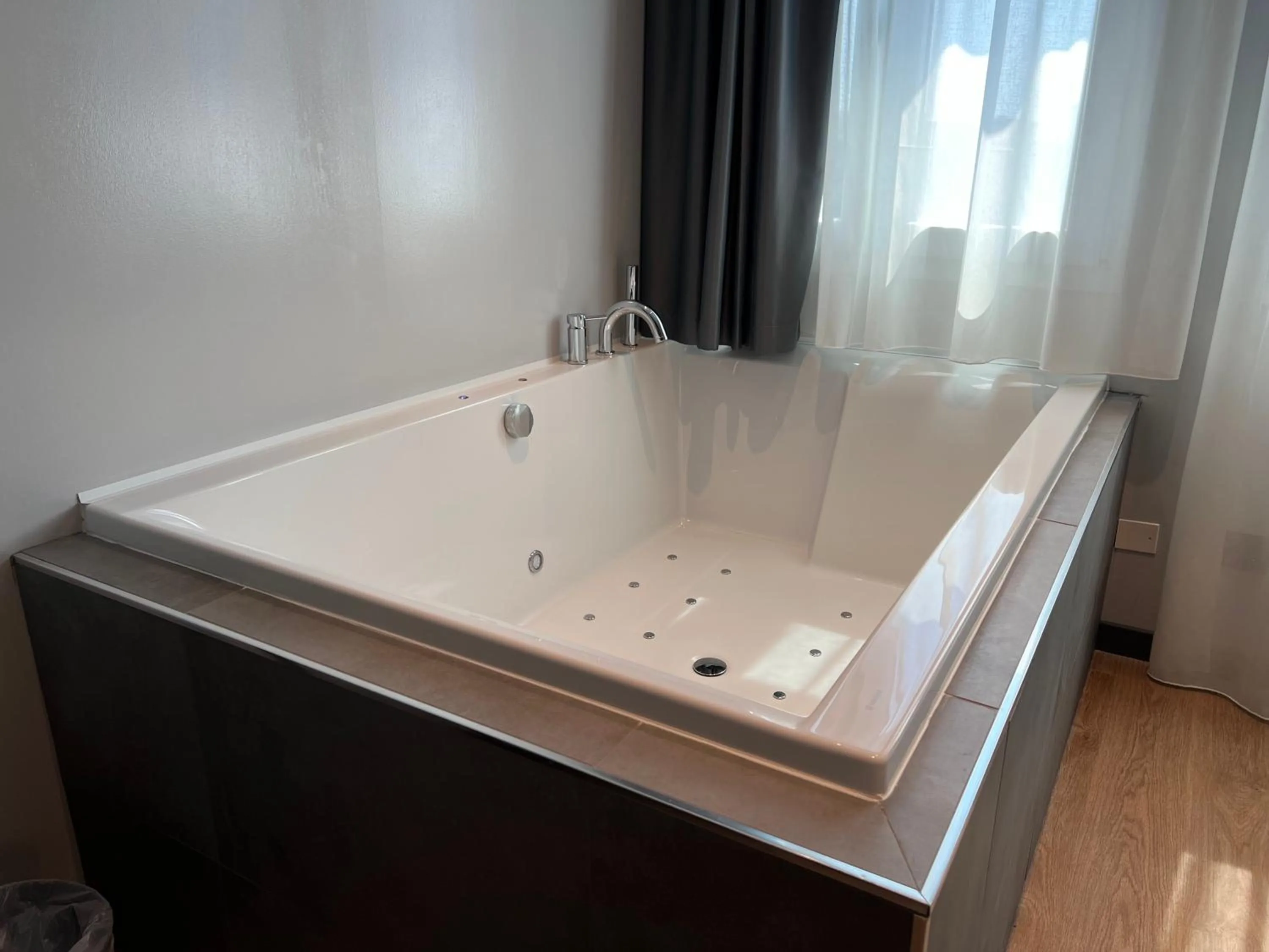 Hot Tub in Hotel Leonessa