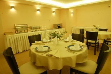 Restaurant/places to eat in Saint George Hotel