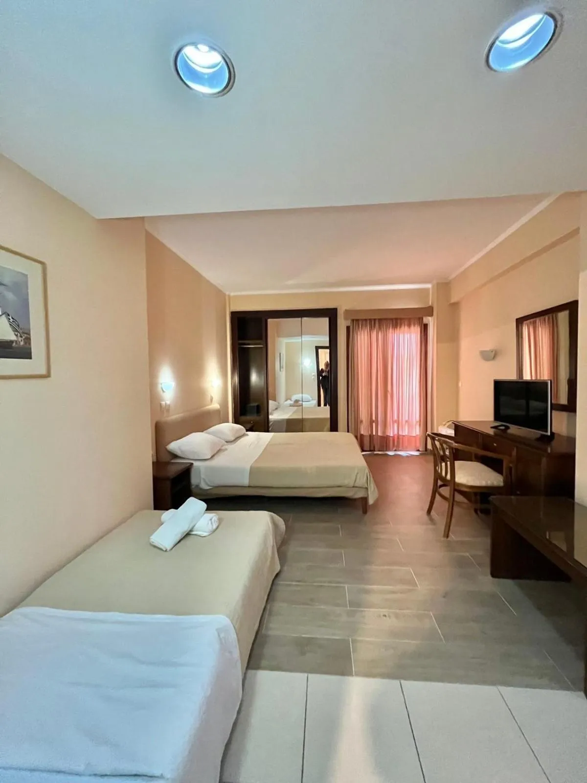 Bedroom, Bed in Saint George Hotel