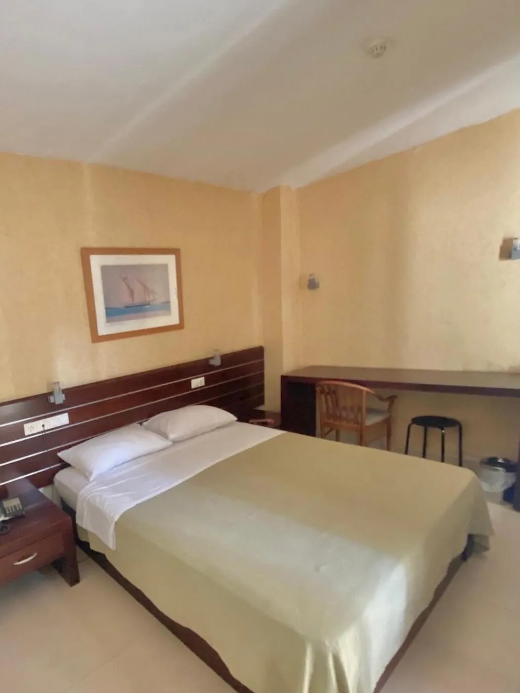 Bedroom, Bed in Saint George Hotel