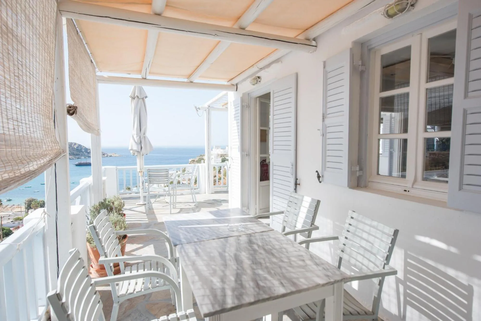 Restaurant/places to eat in Far Out Hotel & Spa