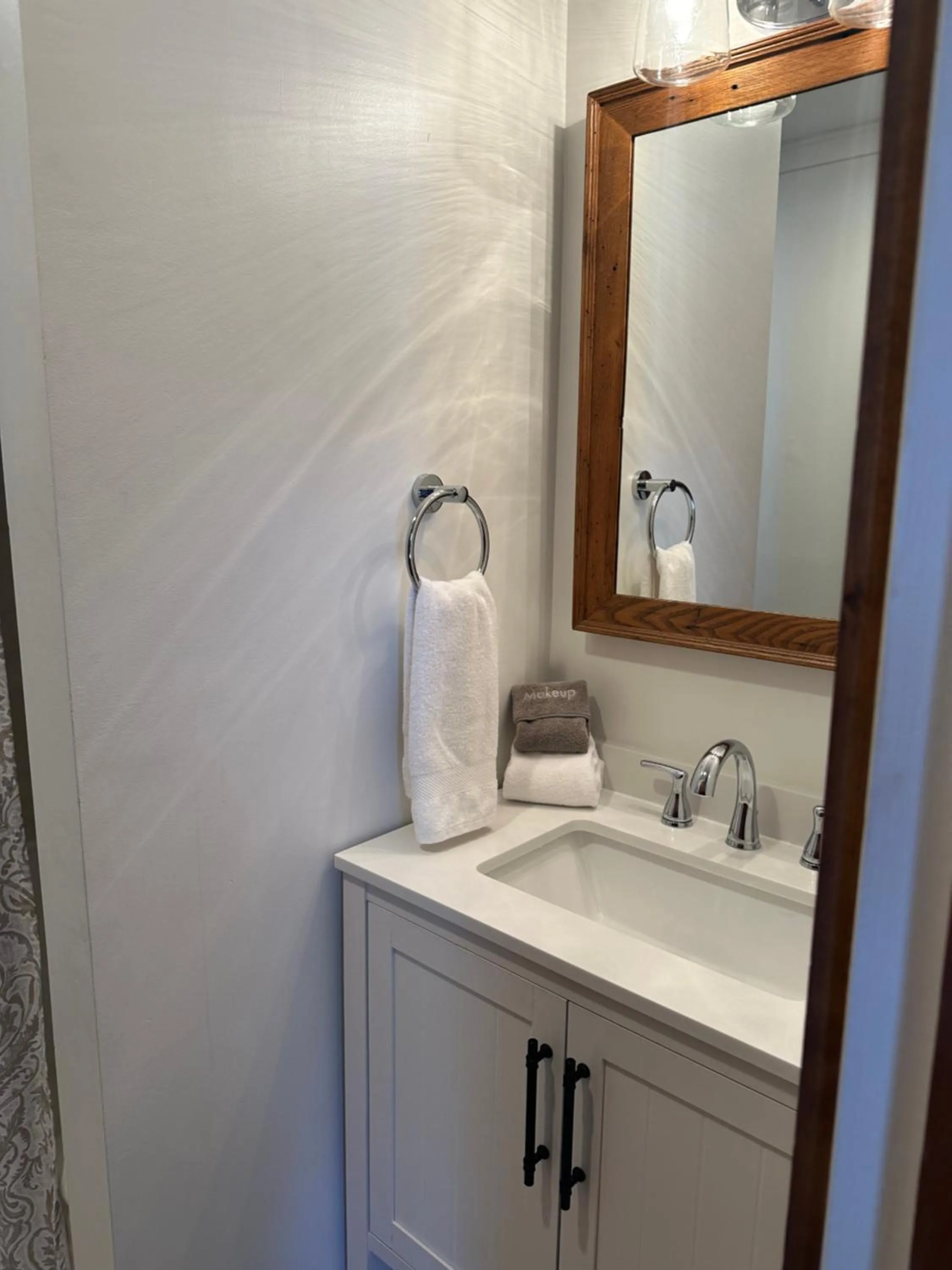 Bathroom in Lovill House Inn