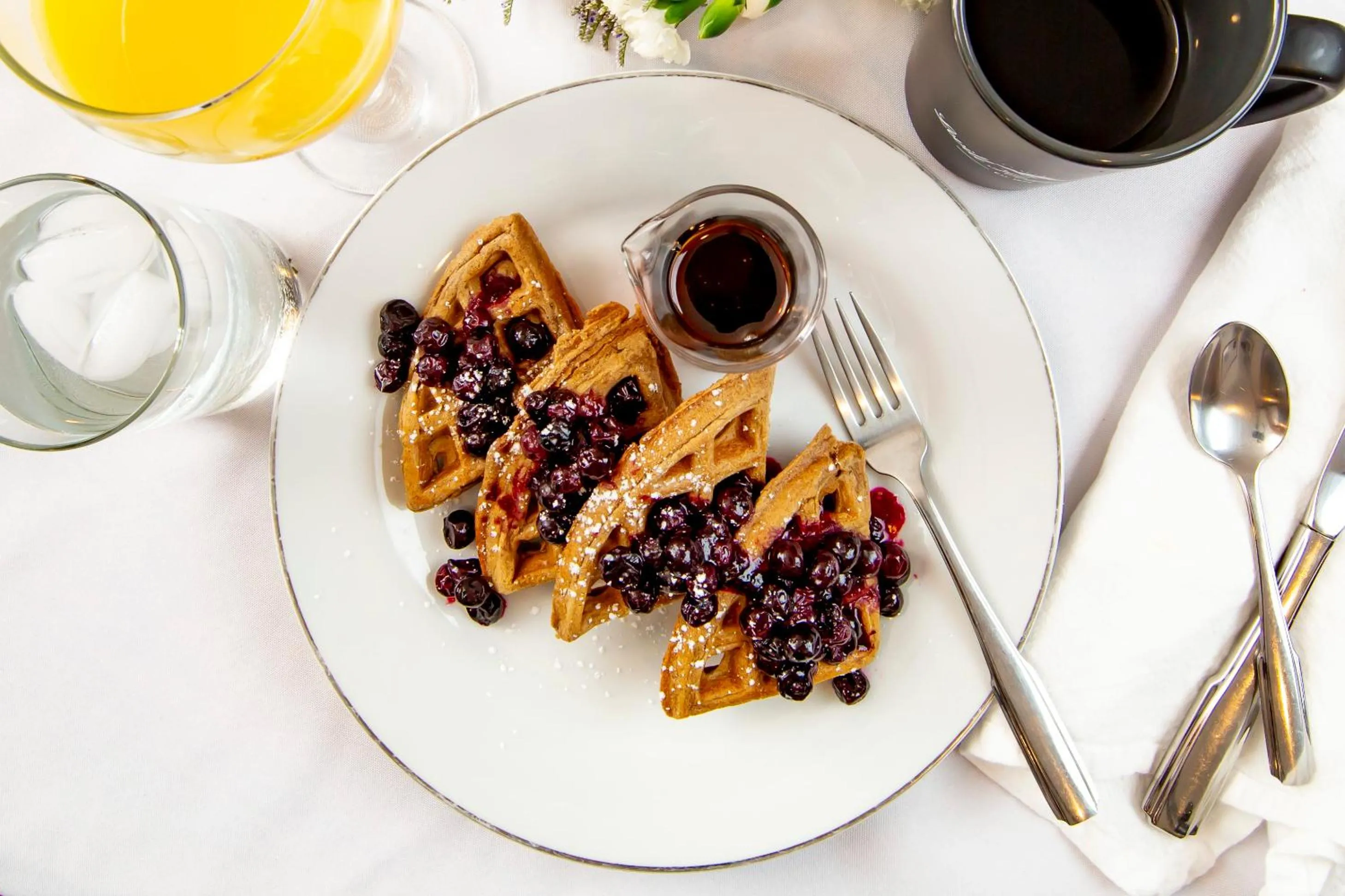 Breakfast in Lovill House Inn