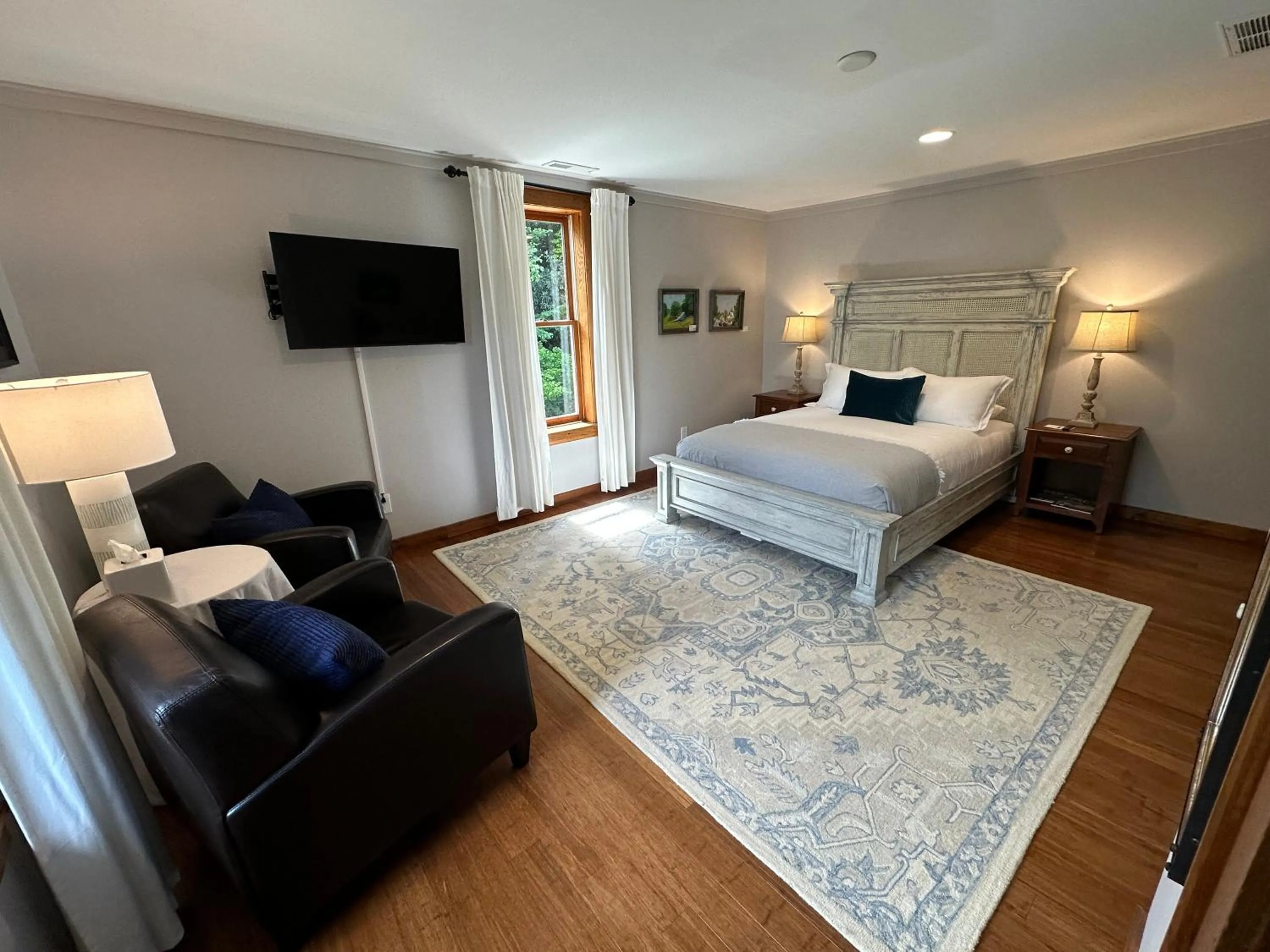 Bed in Lovill House Inn