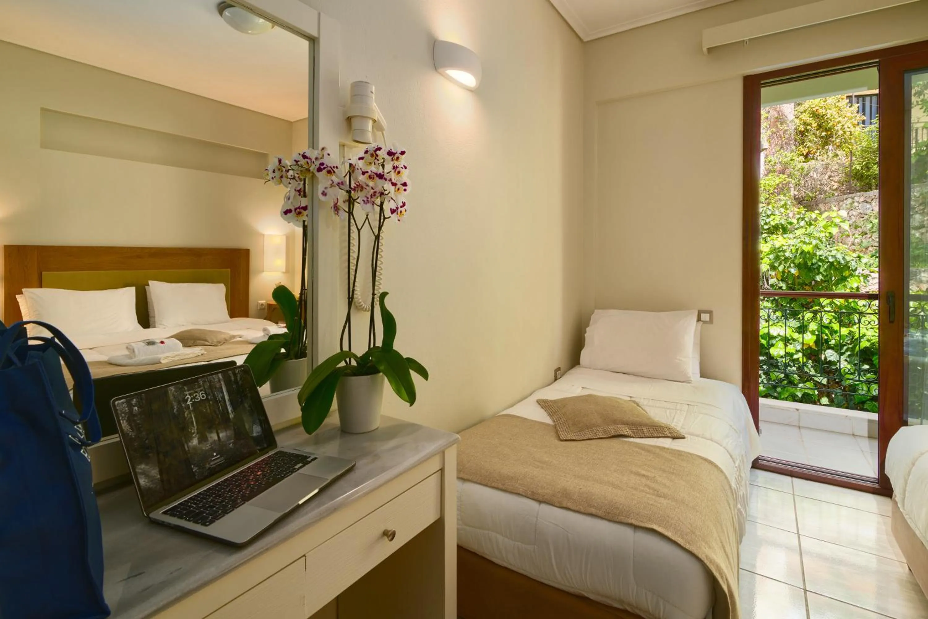 Bed in Fedriades Delphi Hotel