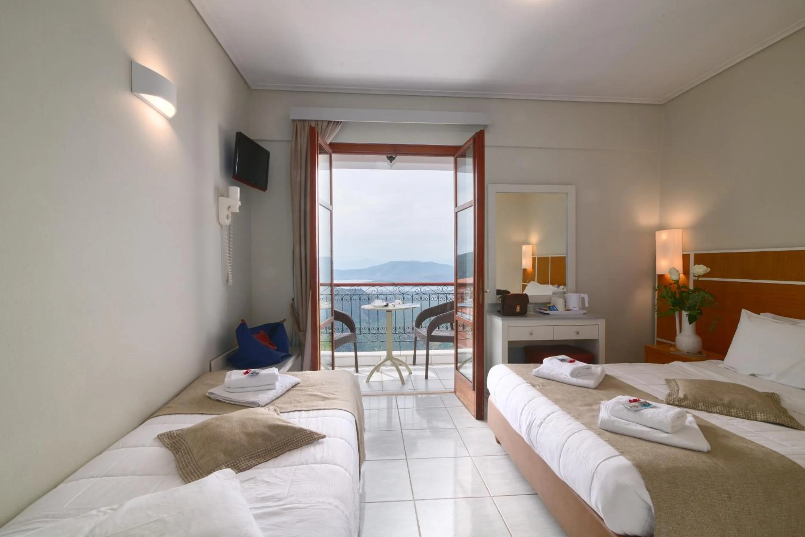 Bedroom, Bed in Fedriades Delphi Hotel