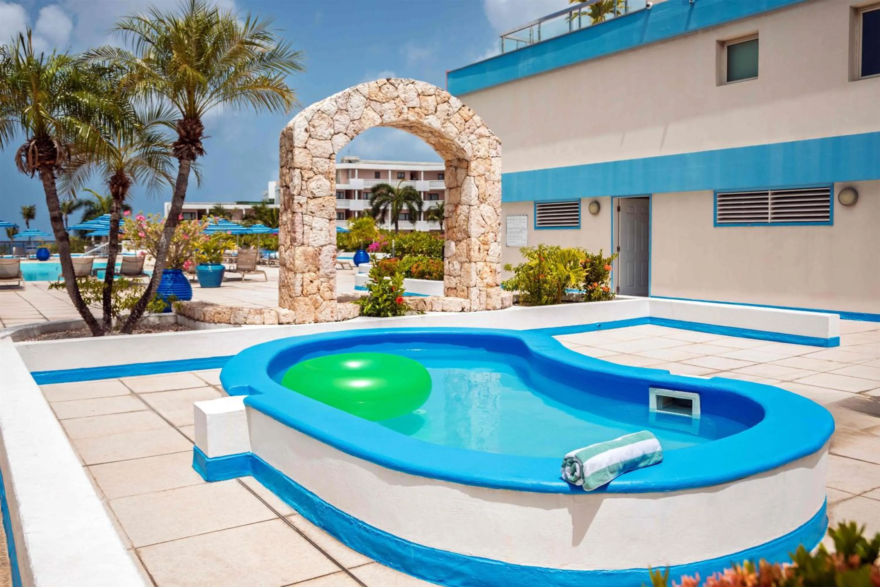Pool view in Royal Islander Club Resort La Terrasse