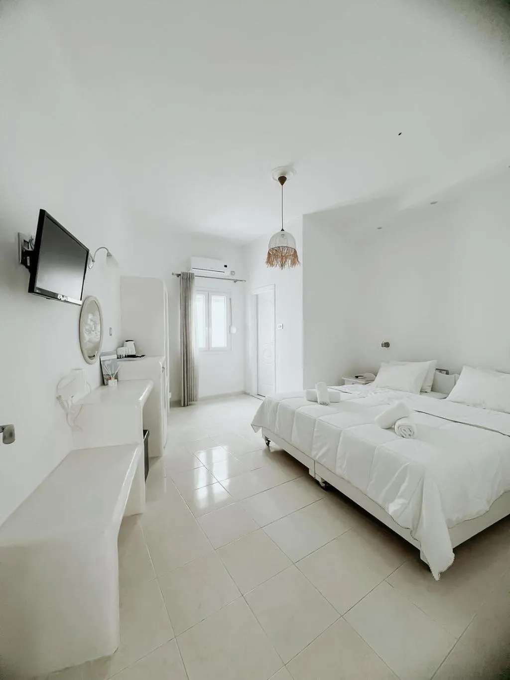 Bed in Hotel Thirasia