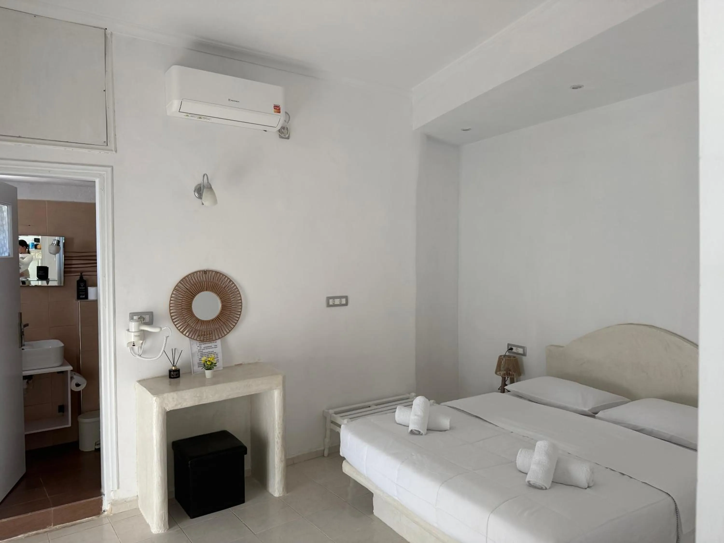 Bed in Hotel Thirasia
