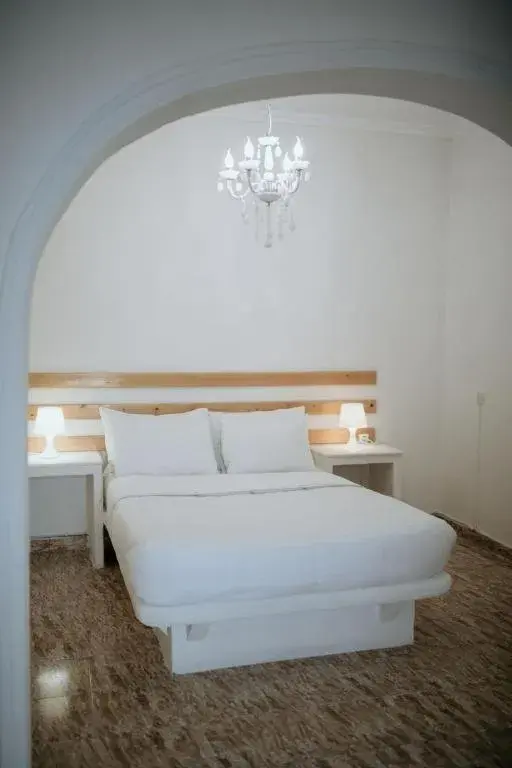 Double Room with Pool View in Hotel Thirasia Double Room with Pool View in Hotel Thirasia