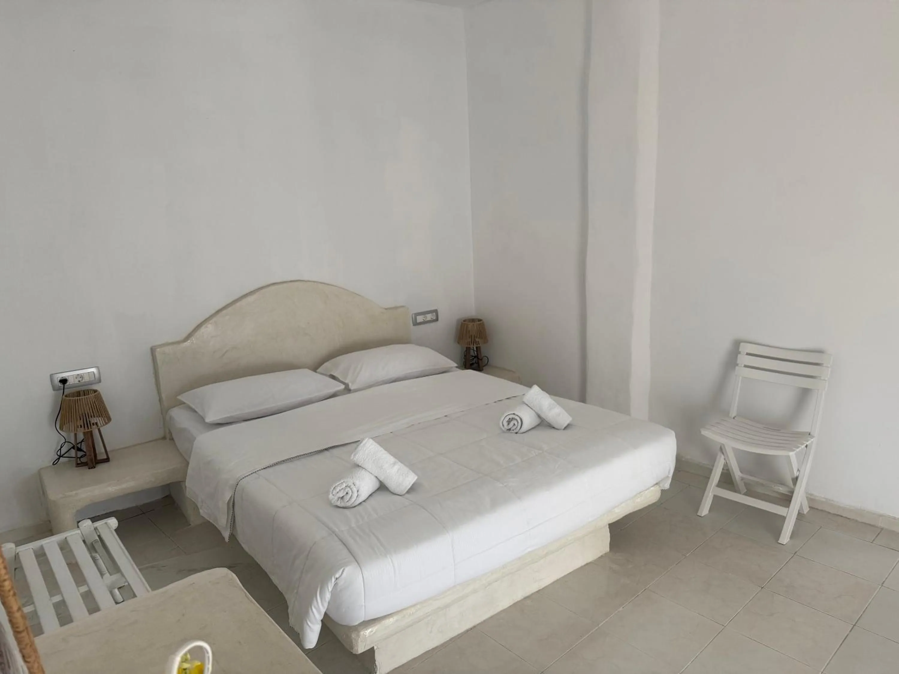 Bed in Hotel Thirasia