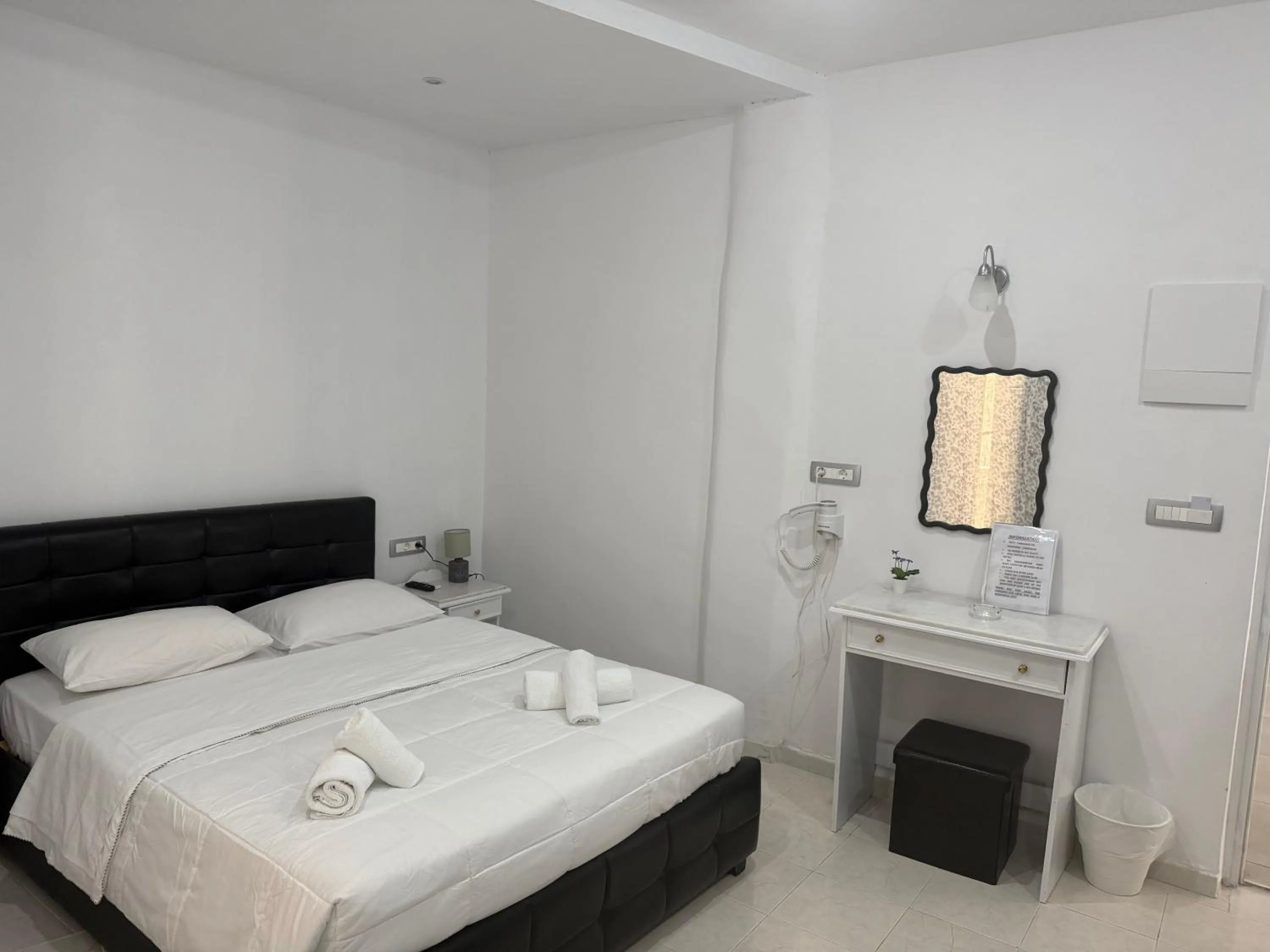 Bed in Hotel Thirasia