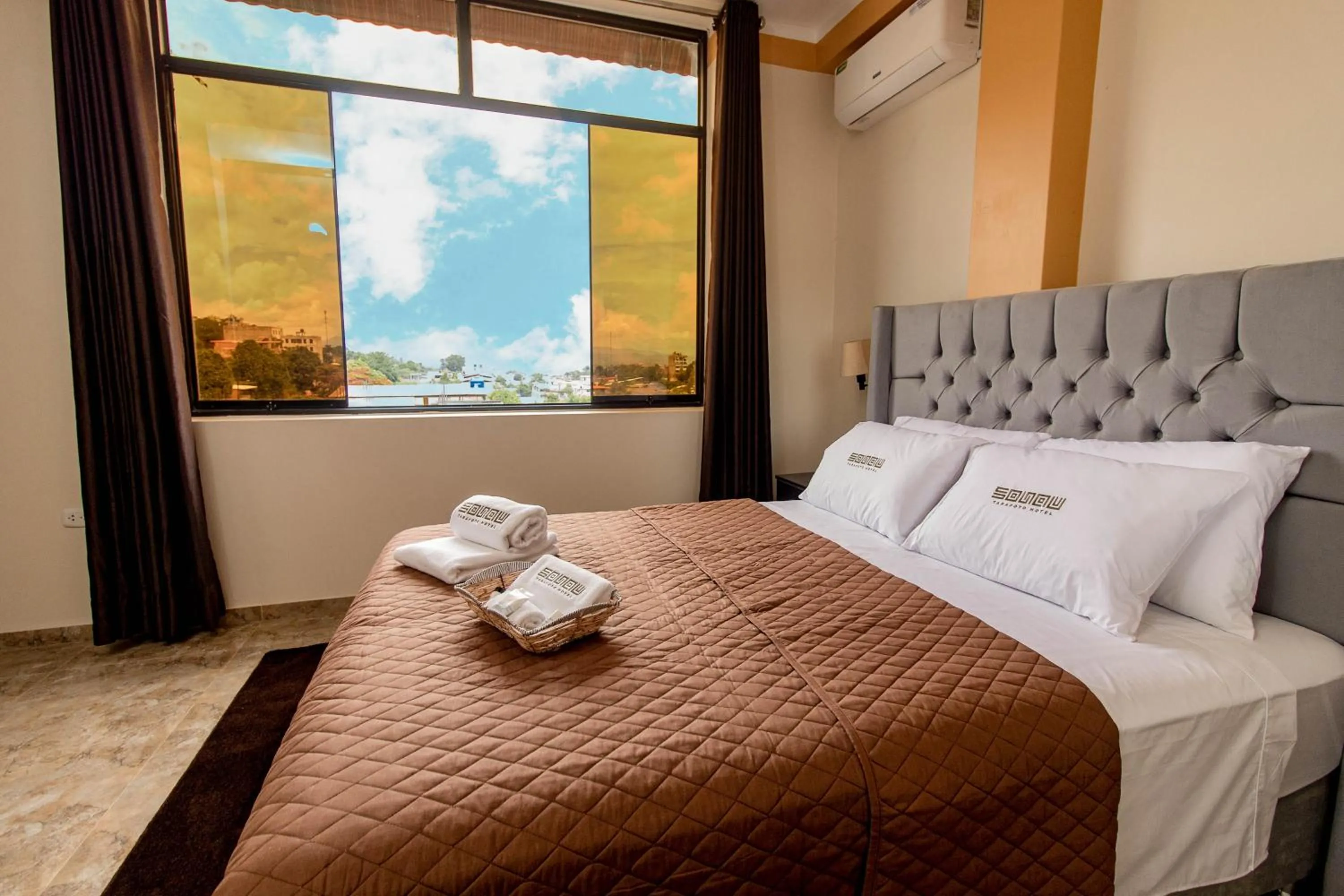 Photo of the whole room, Bed in Sonqu Tarapoto