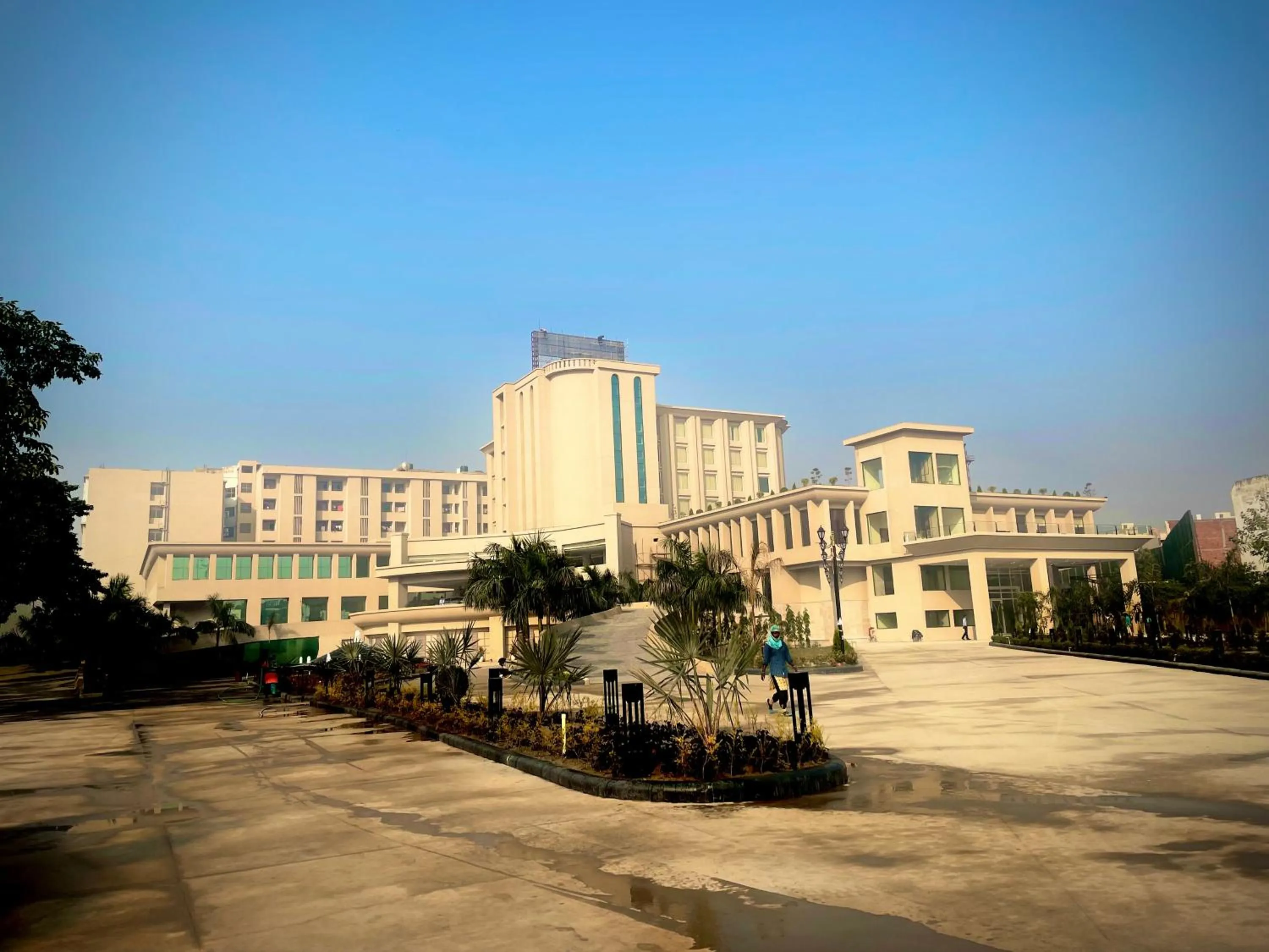 Restaurant/places to eat in The Mars Resorts