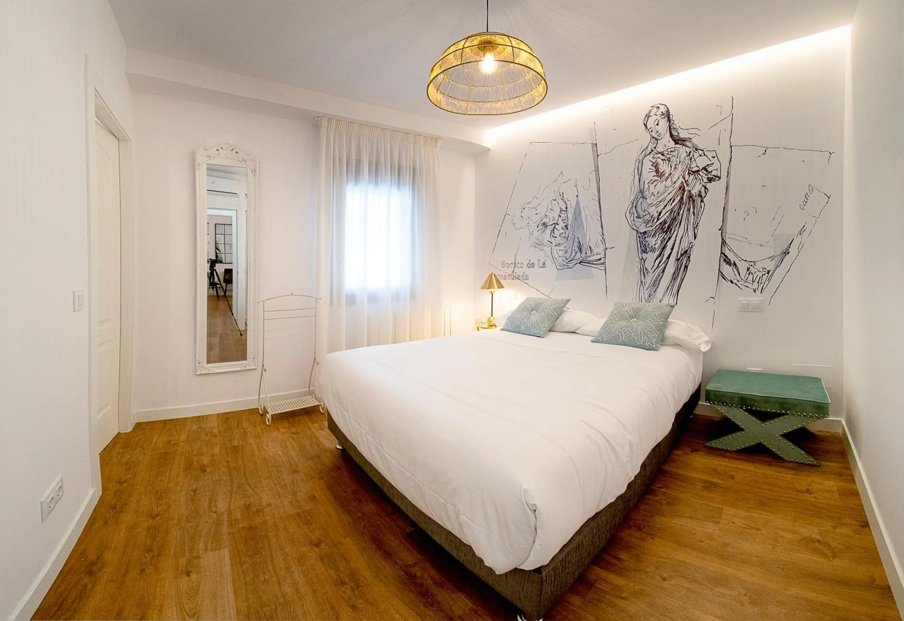 Photo of the whole room, Bed in Cervantes 5 Collection - Greco Aparcamiento en el Edificio