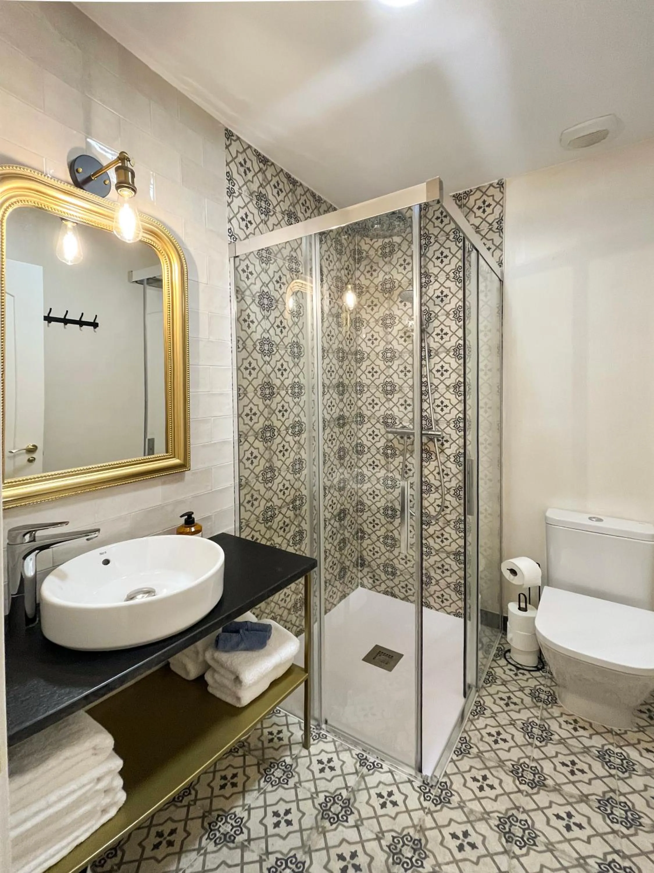 Bathroom in Cervantes 5 Collection - Greco Aparcamiento en el Edificio