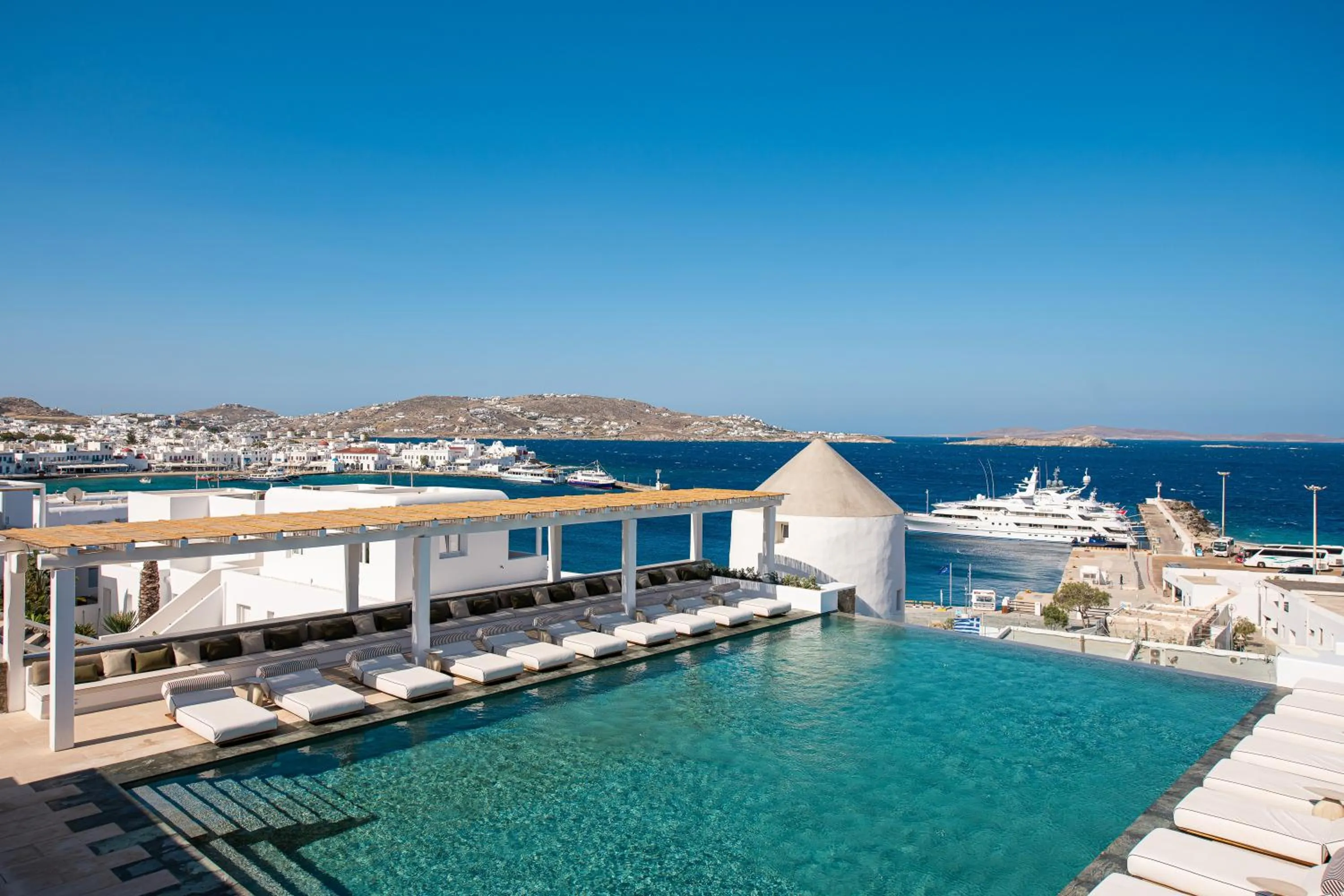 Property building in Porto Mykonos
