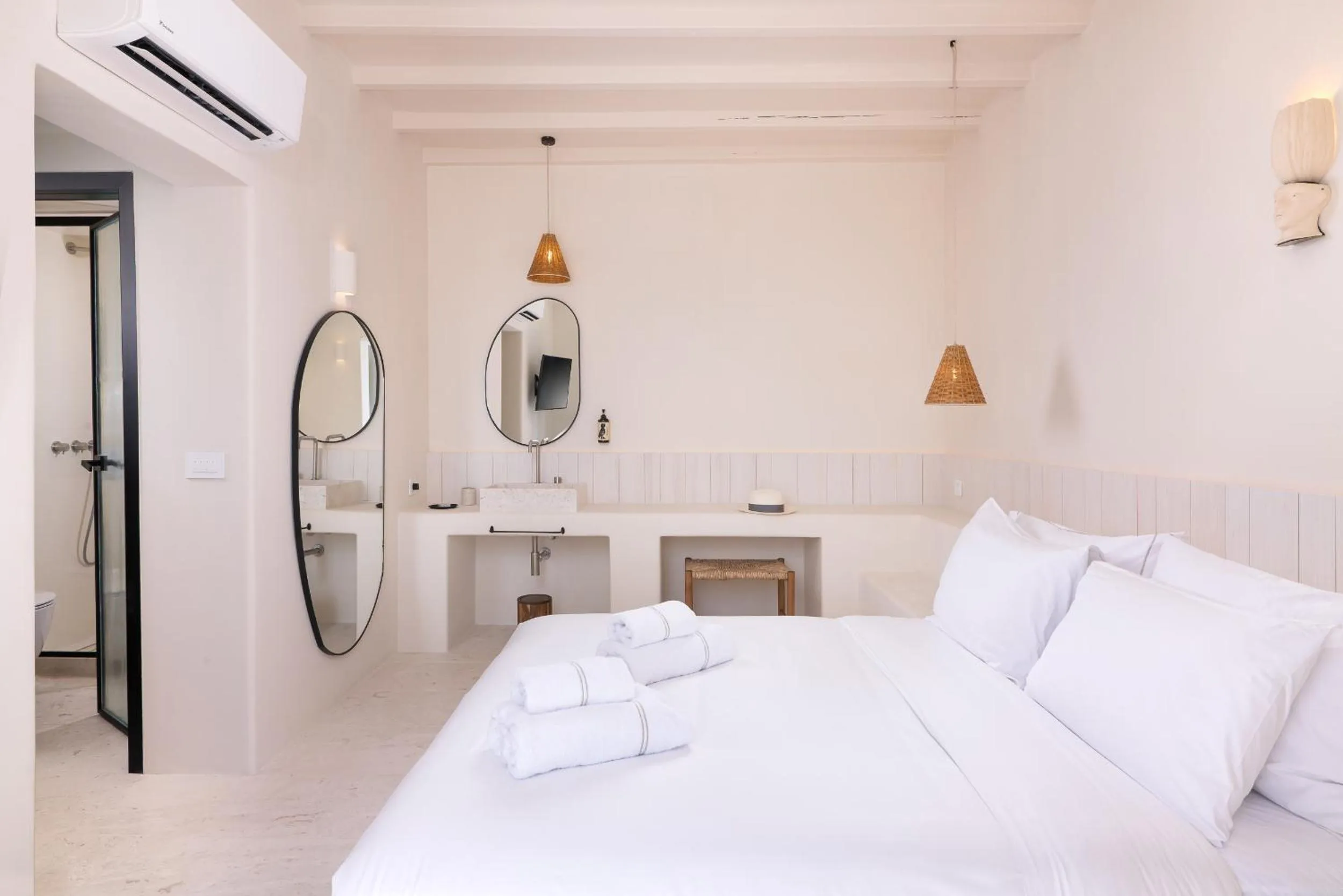 Photo of the whole room, Bed in Porto Mykonos