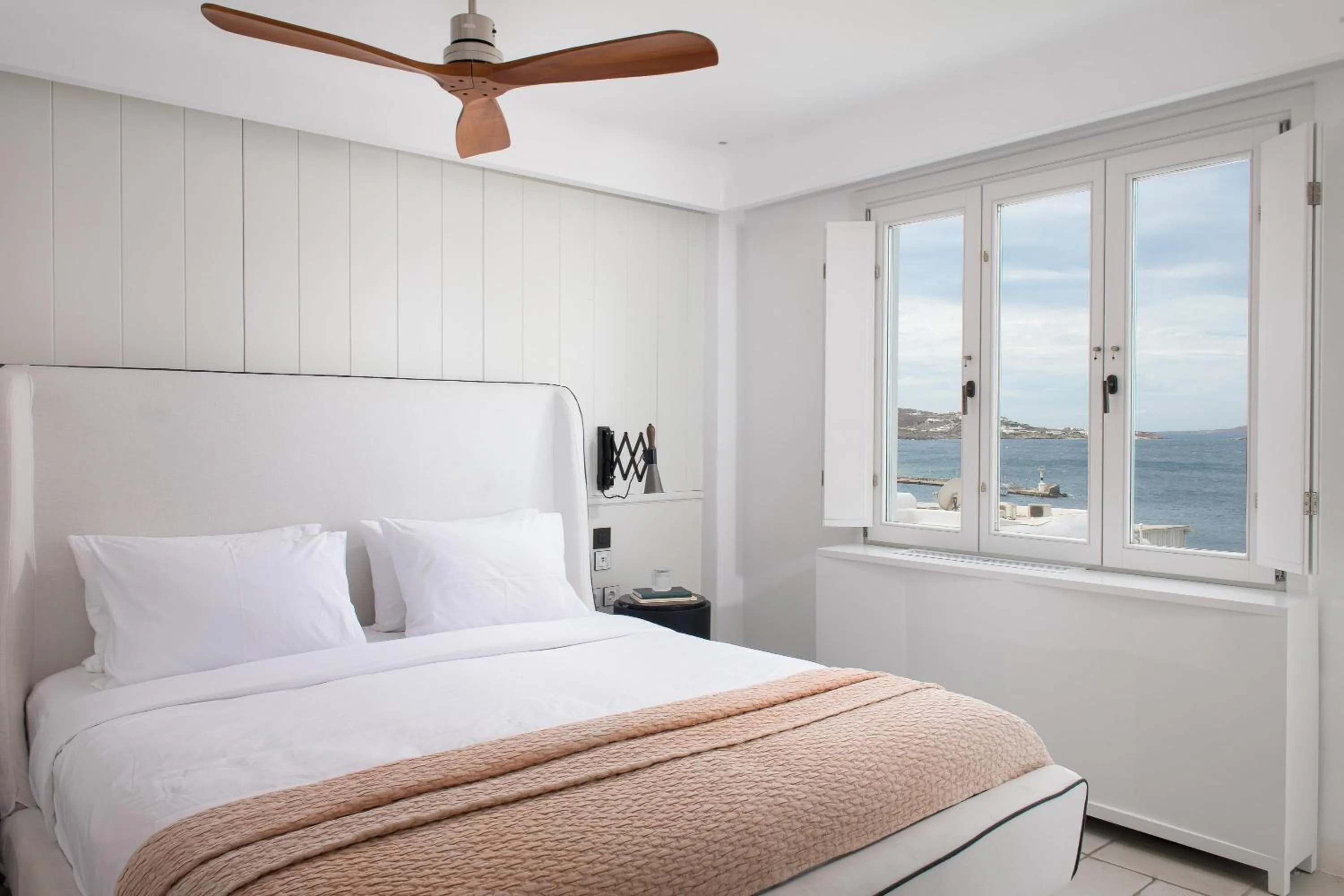 Photo of the whole room, Bed in Porto Mykonos