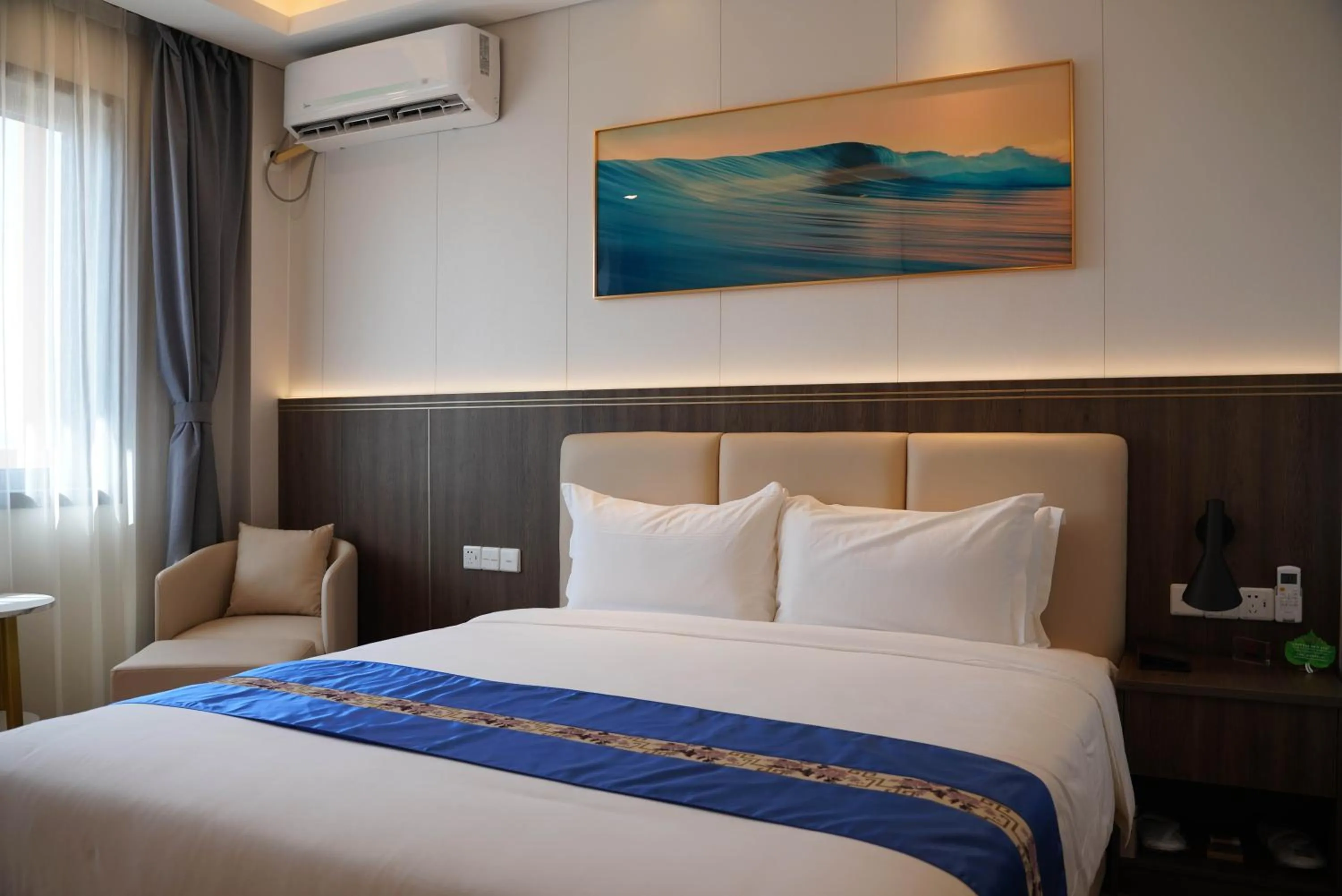 Photo of the whole room, Bed in Escale International Hotel