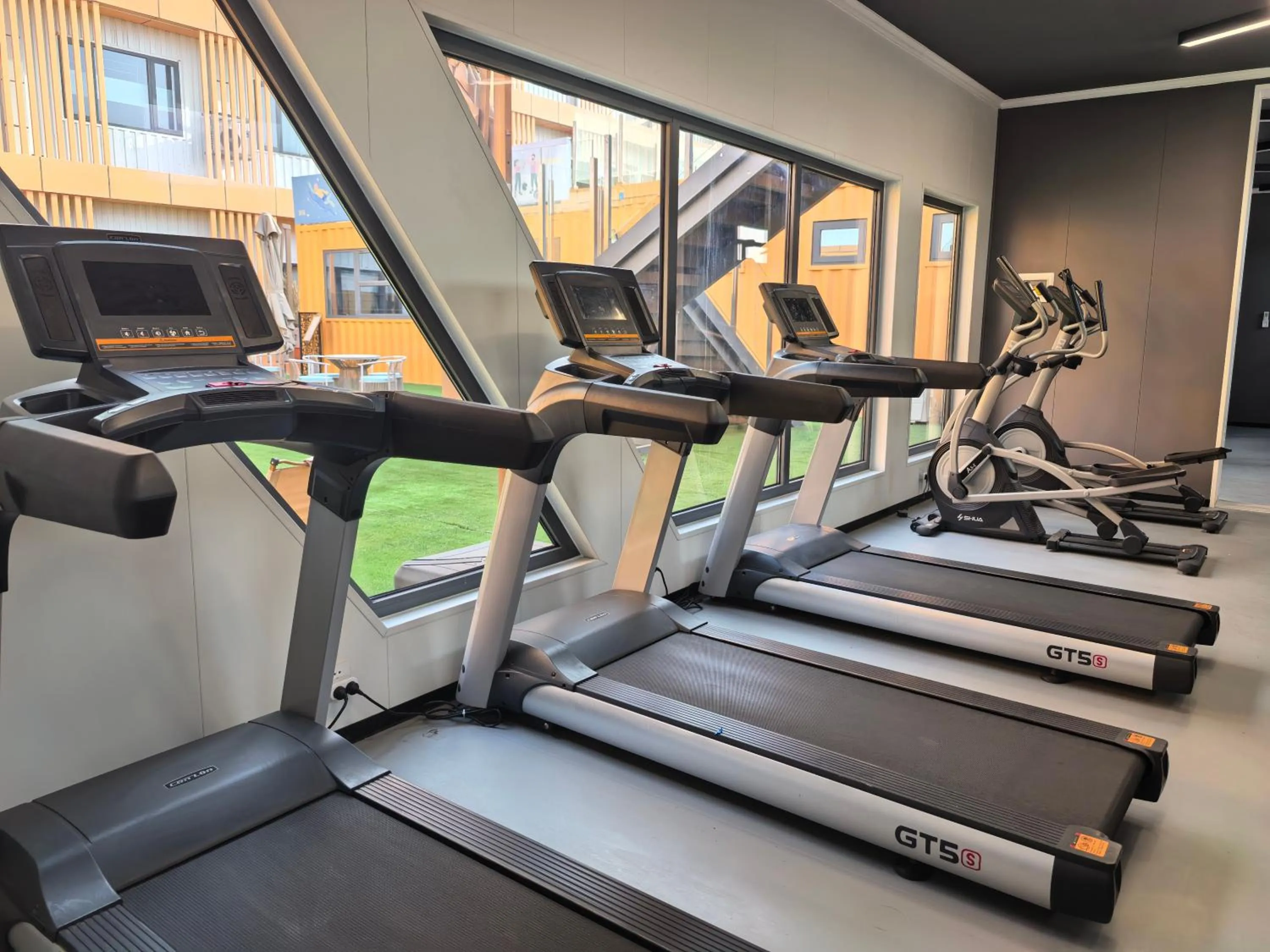 Fitness centre/facilities in Escale International Hotel